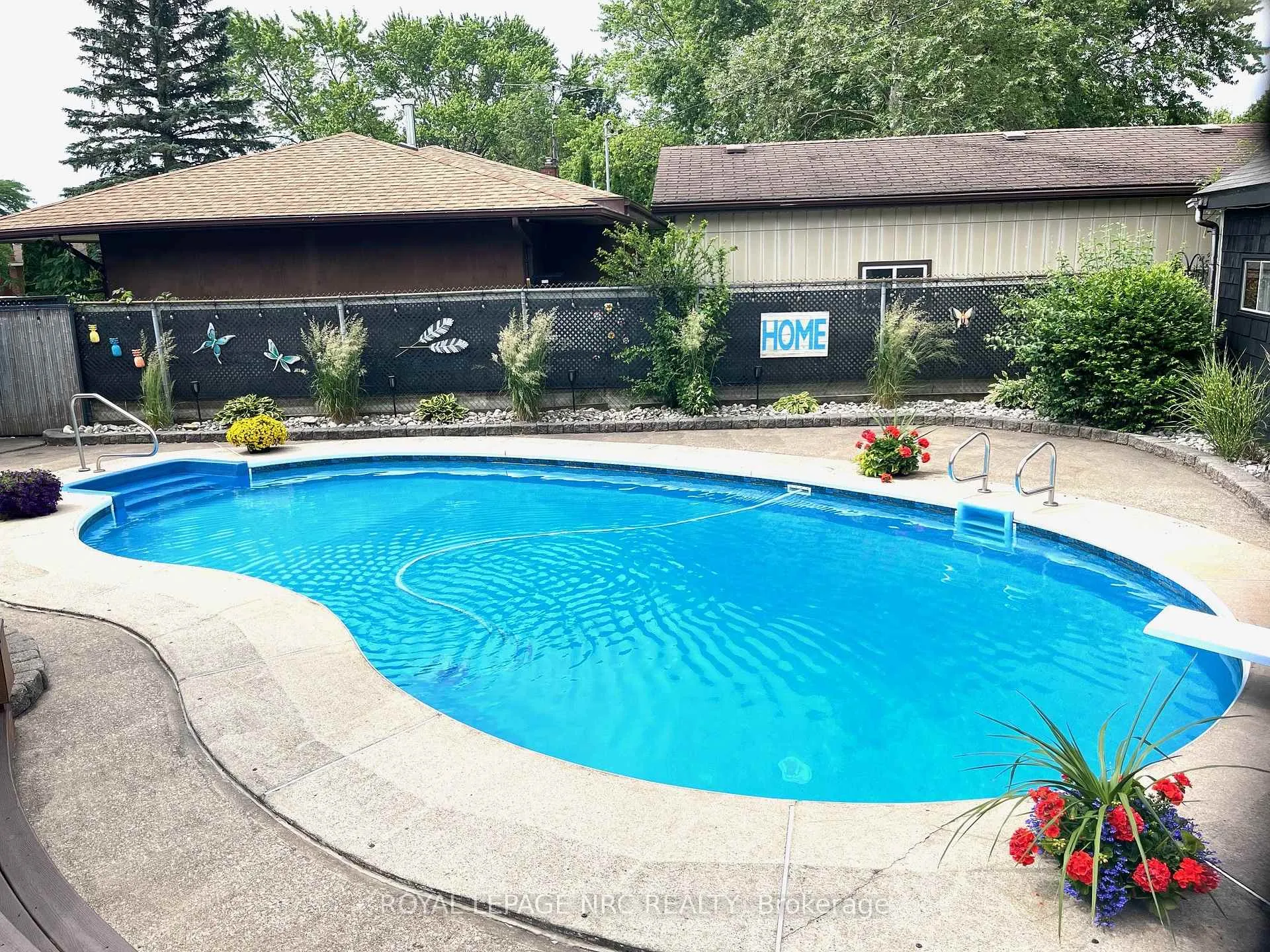 Photo 16 of 8305 Parkway Drive, Niagara Falls, Chippawa — HOMEH
