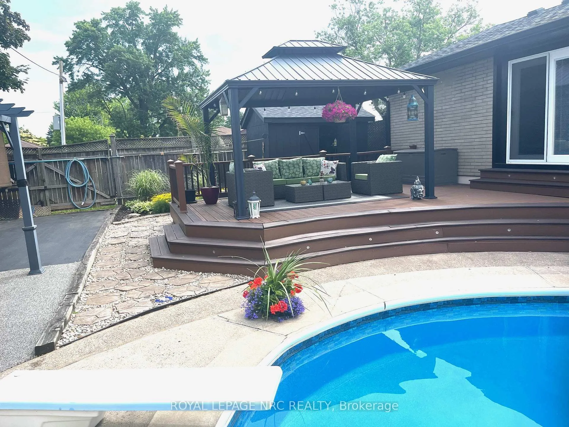 Photo 21 of 8305 Parkway Drive, Niagara Falls, Chippawa — HOMEH