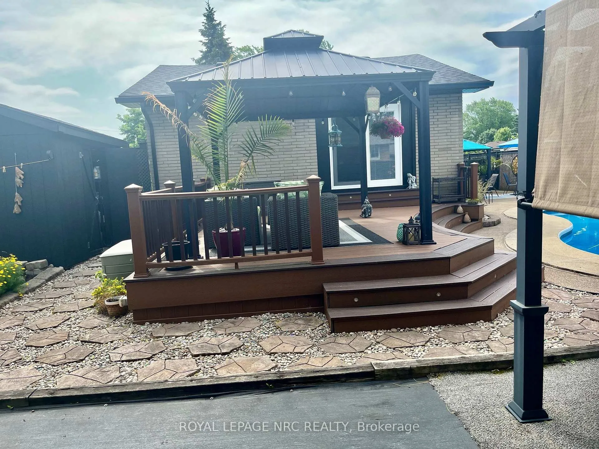 Photo 23 of 8305 Parkway Drive, Niagara Falls, Chippawa — HOMEH