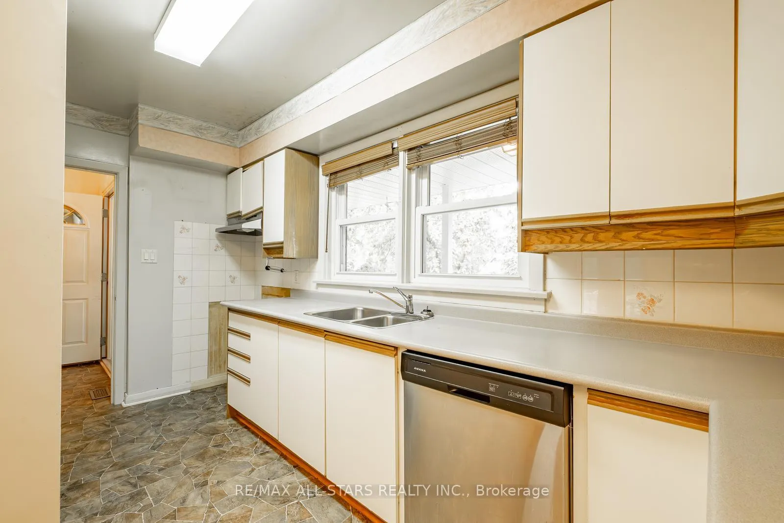 Photo 7 of 6 Elizabeth Street, Markham, Old Markham Village — HOMEH