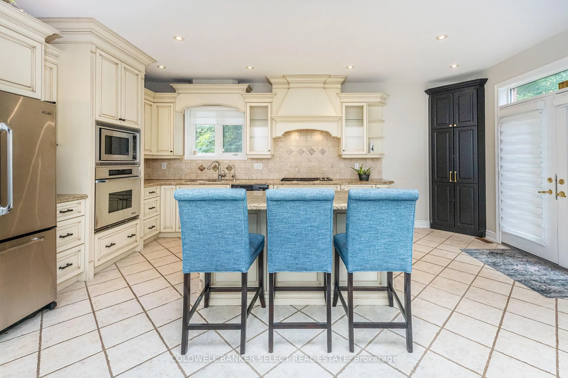 Photo 6 of 2 Putney Road, Caledon, Caledon East — HOMEH