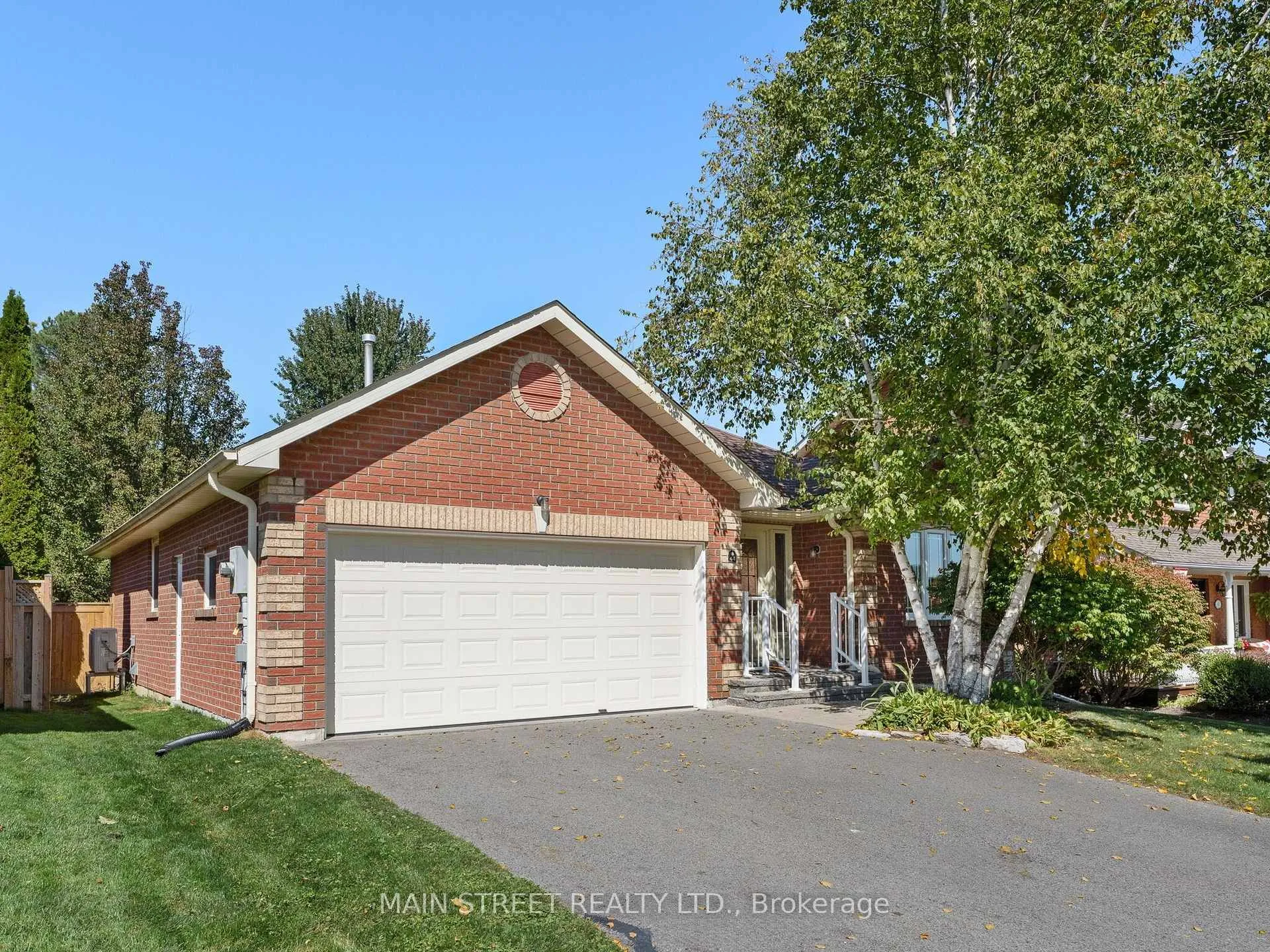 Photo 2 of 44 South Beech Street, Uxbridge — HOMEH