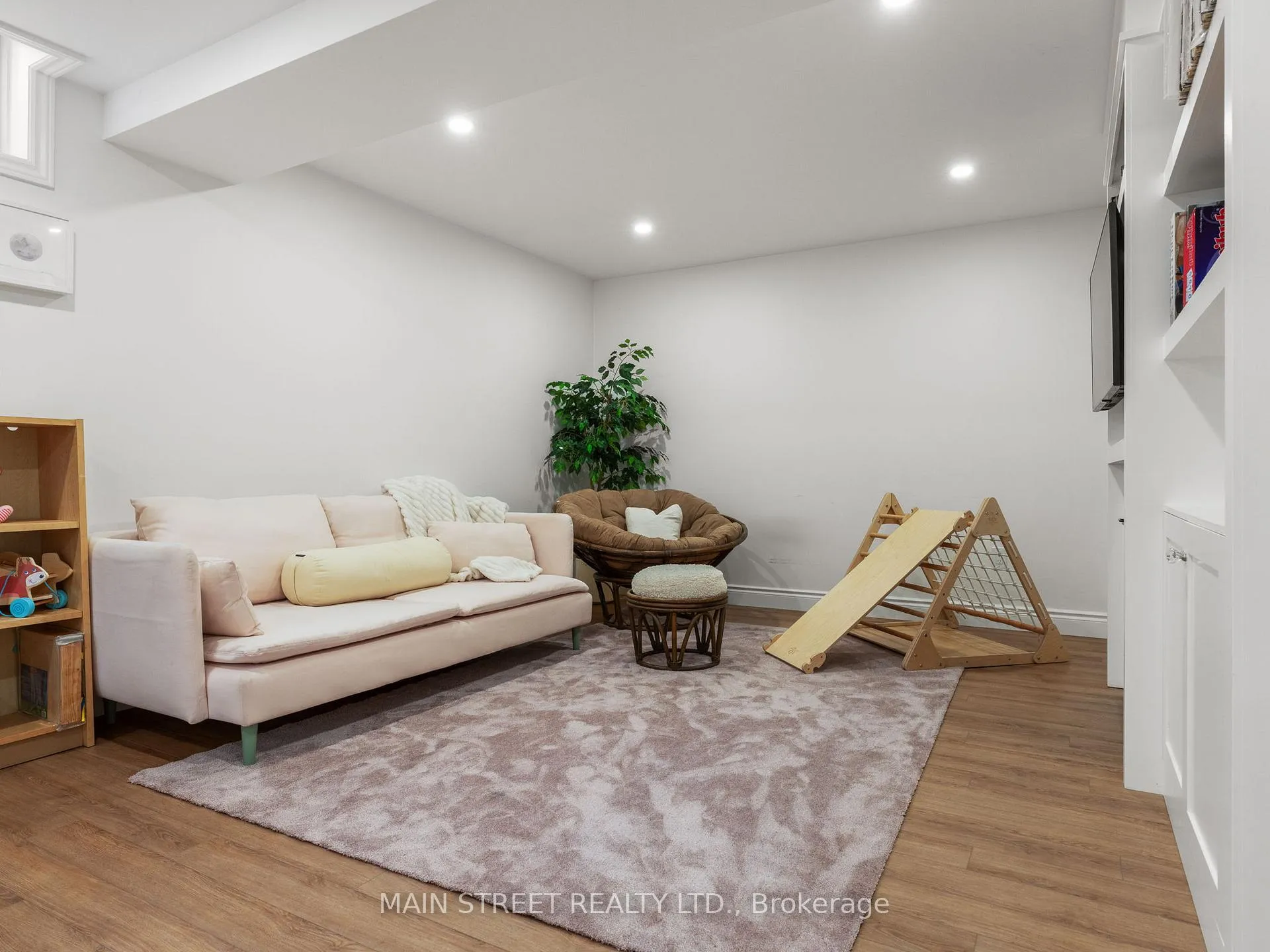 Photo 27 of 44 South Beech Street, Uxbridge — HOMEH