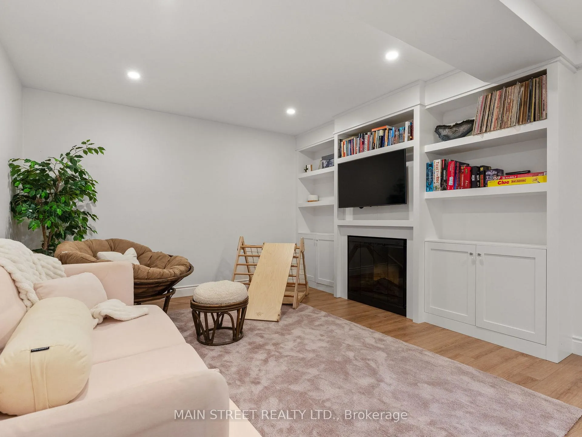 Photo 28 of 44 South Beech Street, Uxbridge — HOMEH
