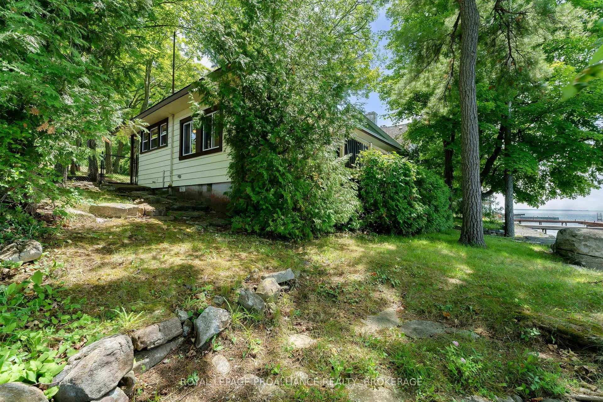 Photo 10 of 298 Nicholson Point Road, Loyalist, Lennox and Addington - South — HOMEH