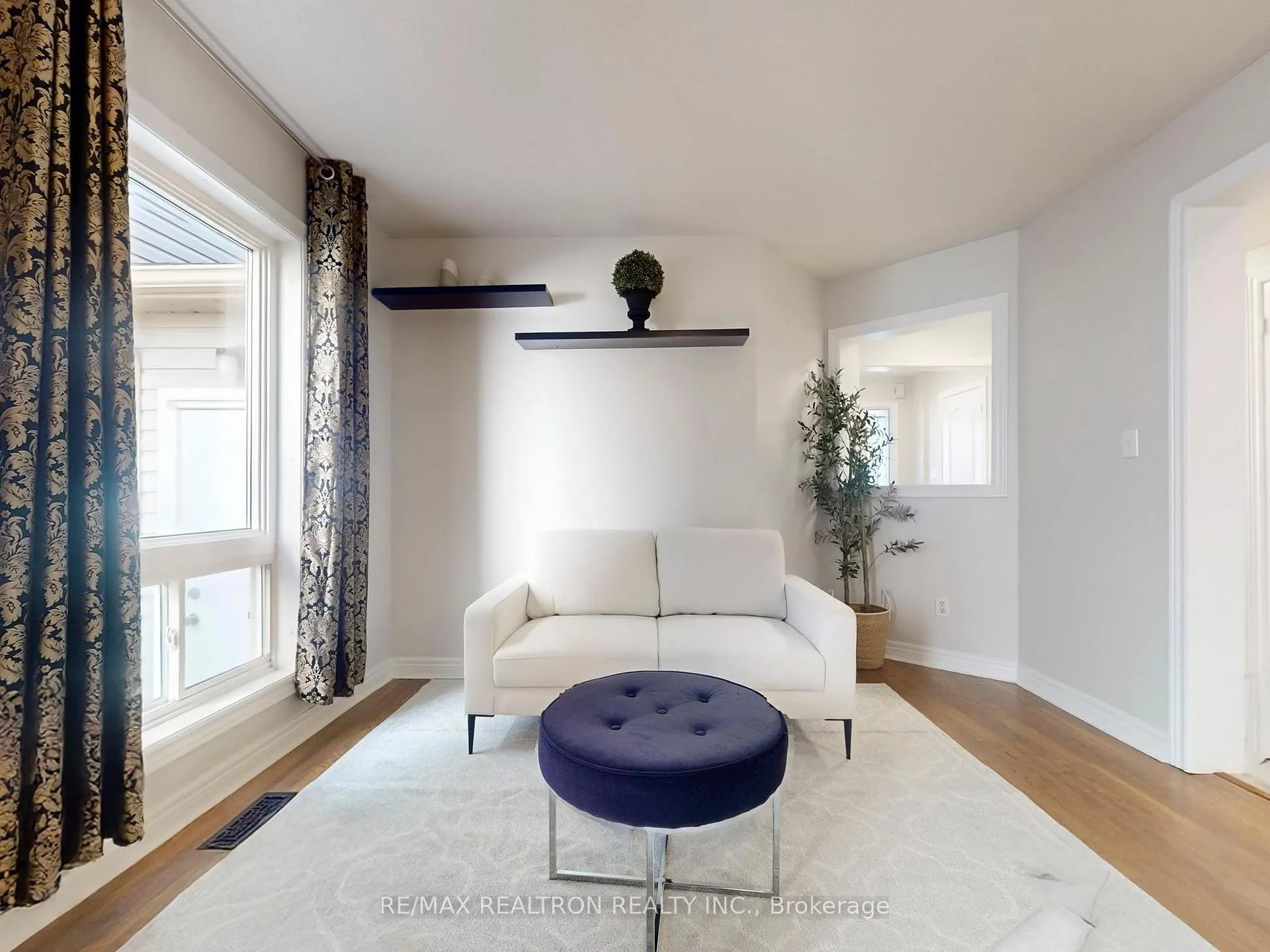 Photo 4 of 47 Joshua Boulevard, Whitby, Brooklin — HOMEH