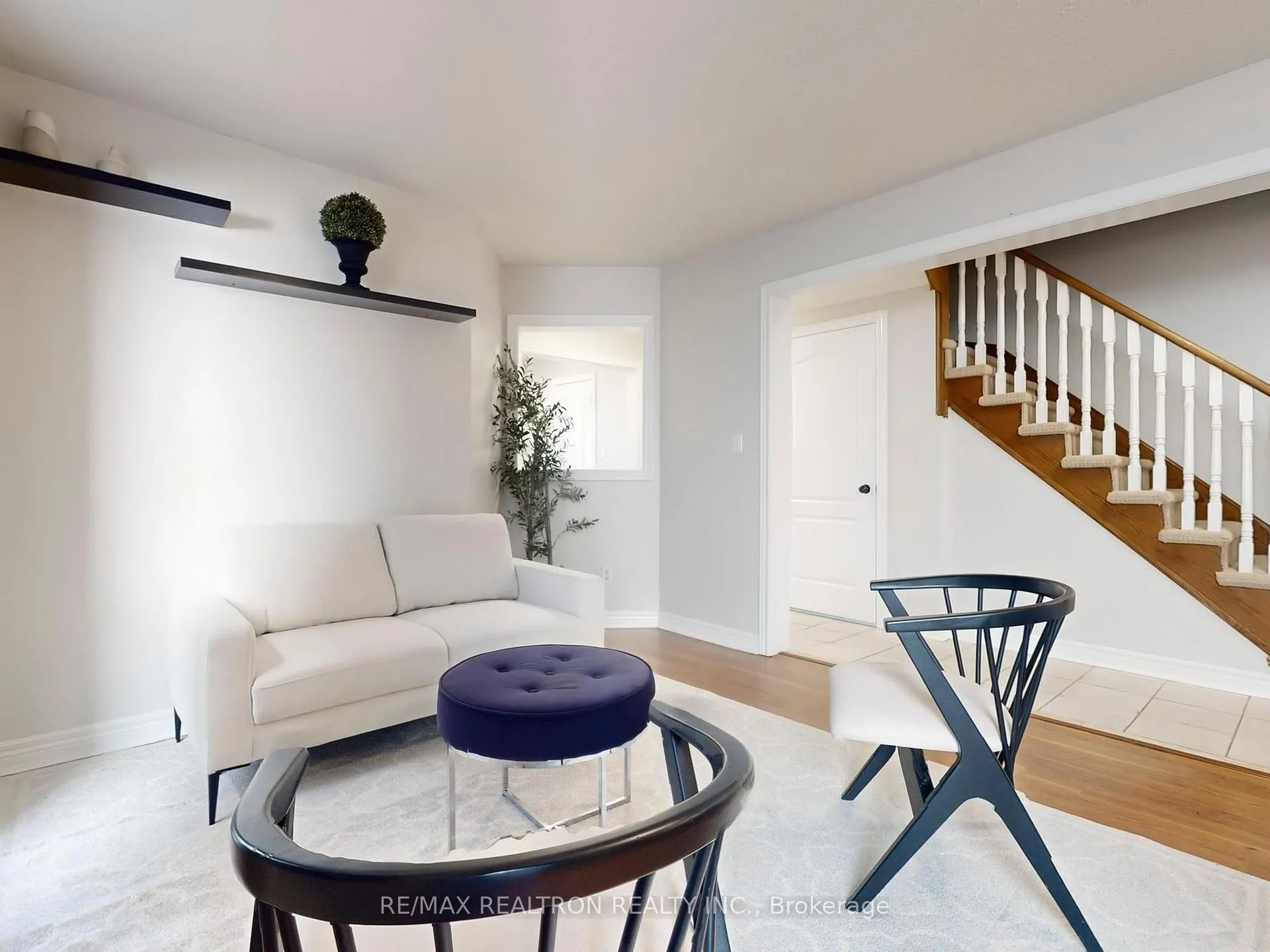 Photo 5 of 47 Joshua Boulevard, Whitby, Brooklin — HOMEH