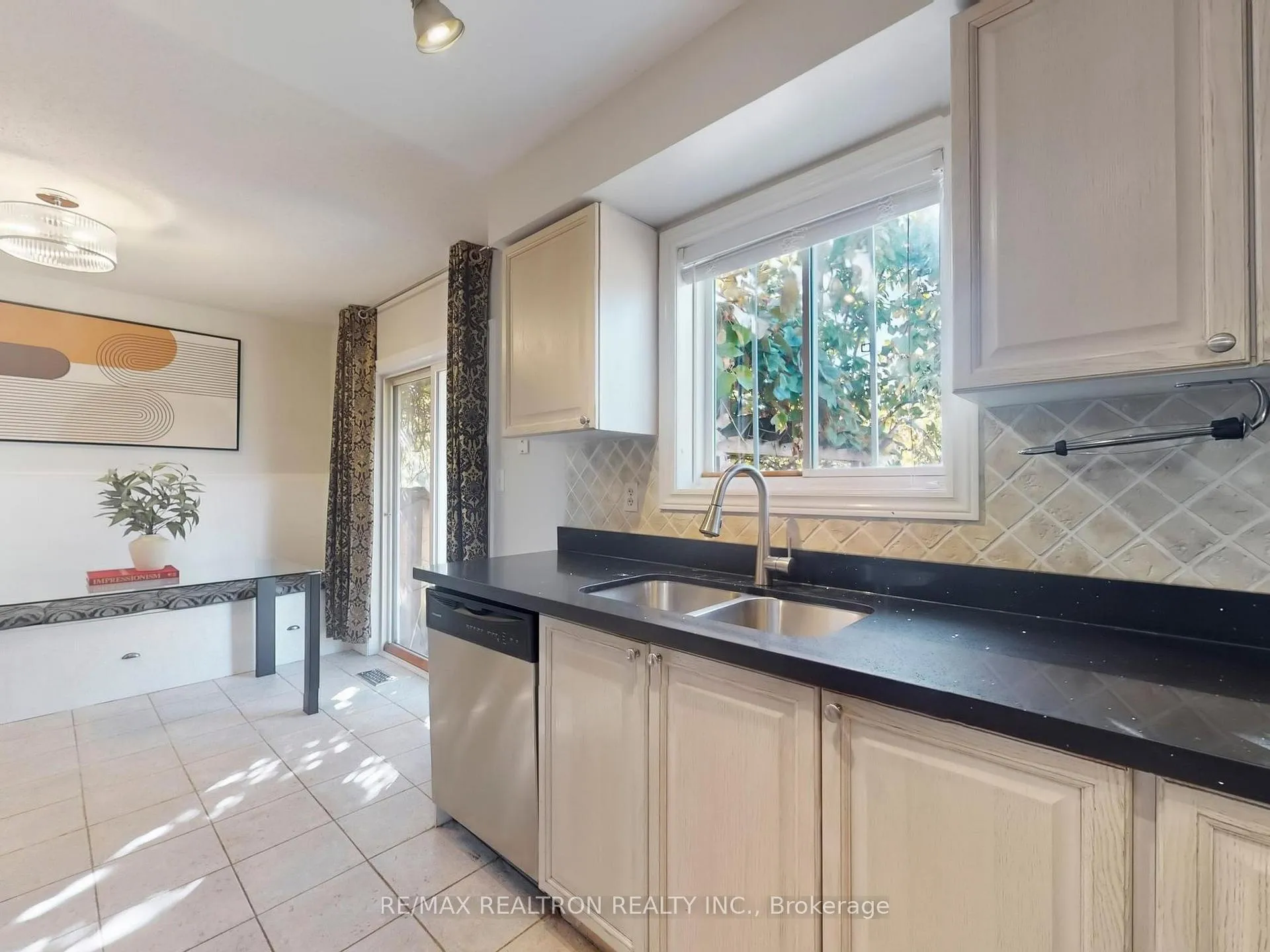 Photo 11 of 47 Joshua Boulevard, Whitby, Brooklin — HOMEH