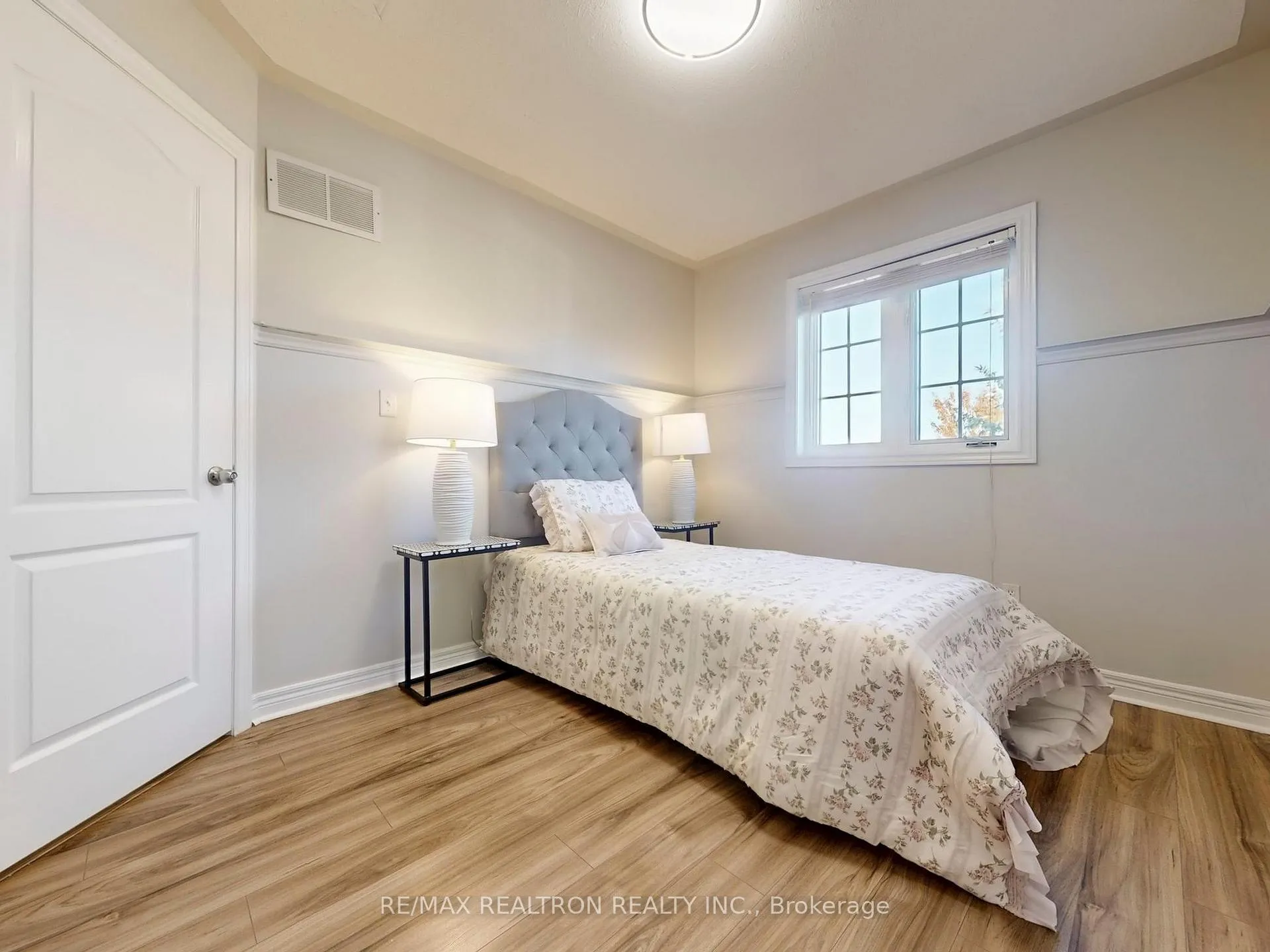 Photo 23 of 47 Joshua Boulevard, Whitby, Brooklin — HOMEH