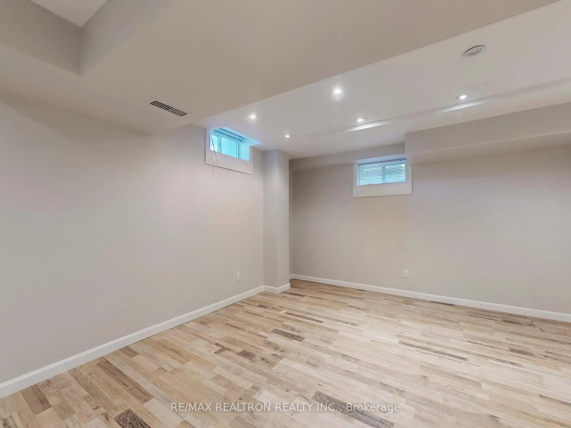 Photo 28 of 47 Joshua Boulevard, Whitby, Brooklin — HOMEH