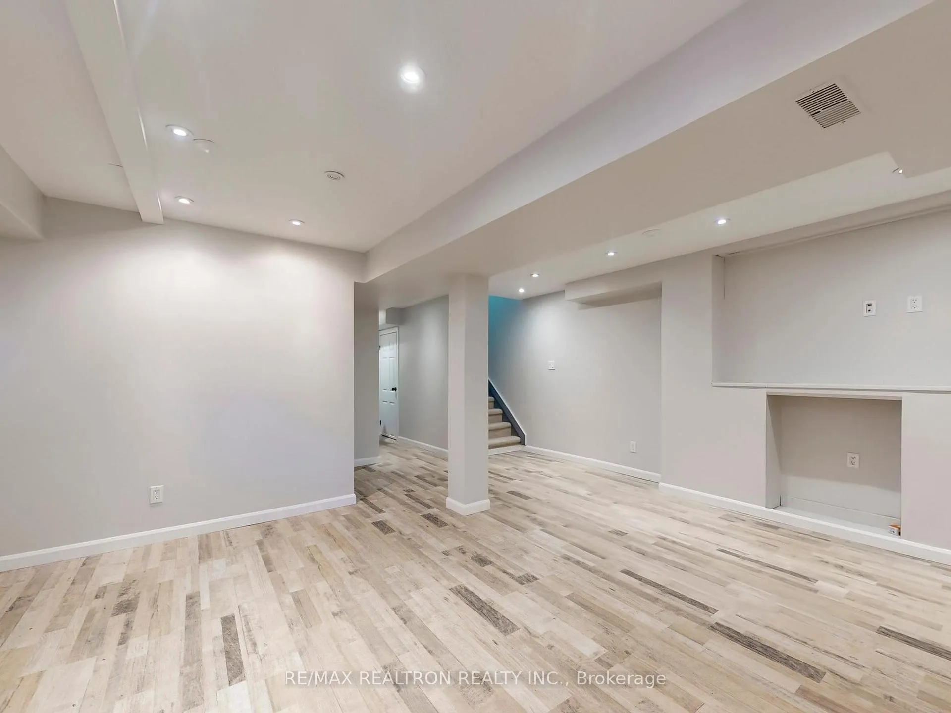 Photo 31 of 47 Joshua Boulevard, Whitby, Brooklin — HOMEH
