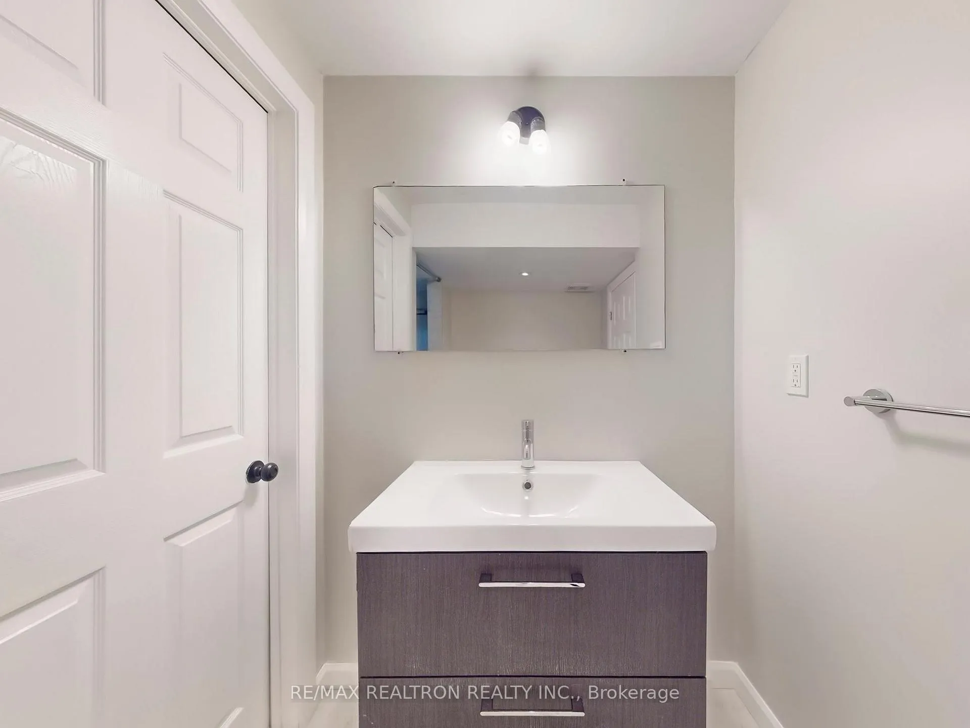 Photo 33 of 47 Joshua Boulevard, Whitby, Brooklin — HOMEH
