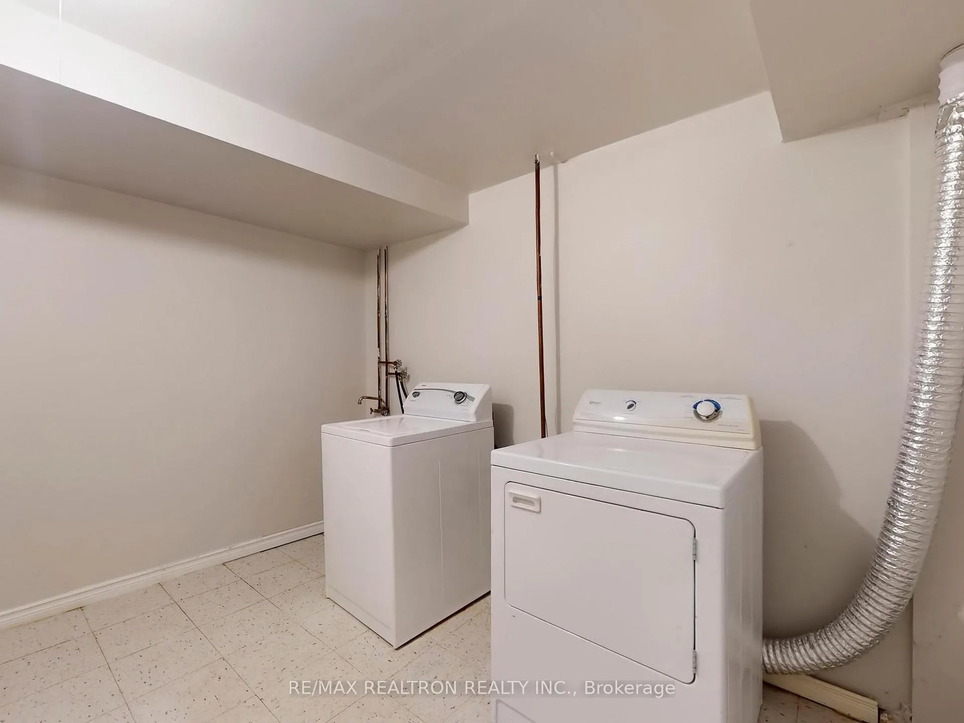 Photo 36 of 47 Joshua Boulevard, Whitby, Brooklin — HOMEH