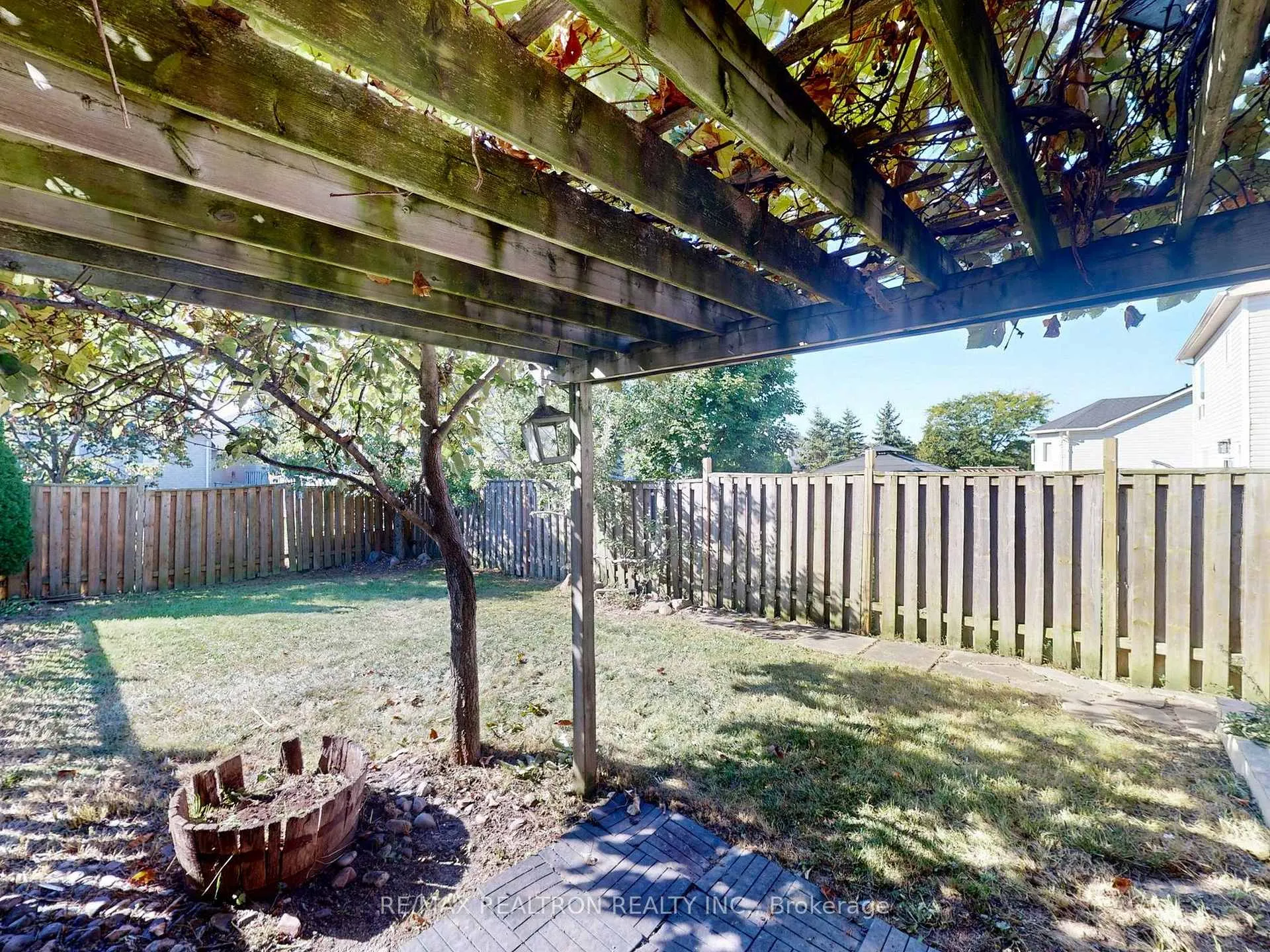 Photo 38 of 47 Joshua Boulevard, Whitby, Brooklin — HOMEH