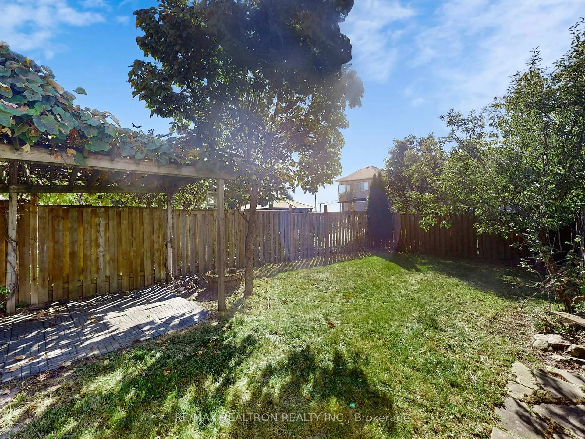 Photo 40 of 47 Joshua Boulevard, Whitby, Brooklin — HOMEH