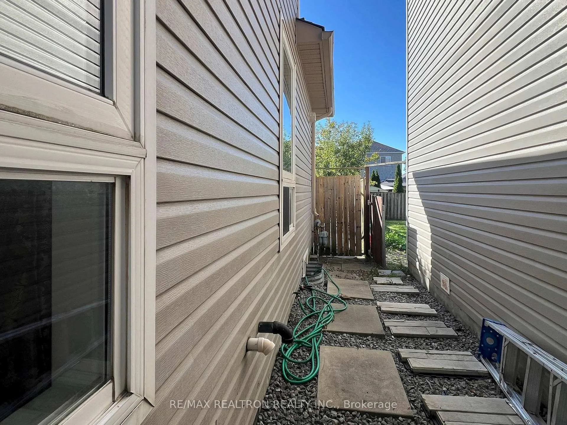 Photo 41 of 47 Joshua Boulevard, Whitby, Brooklin — HOMEH