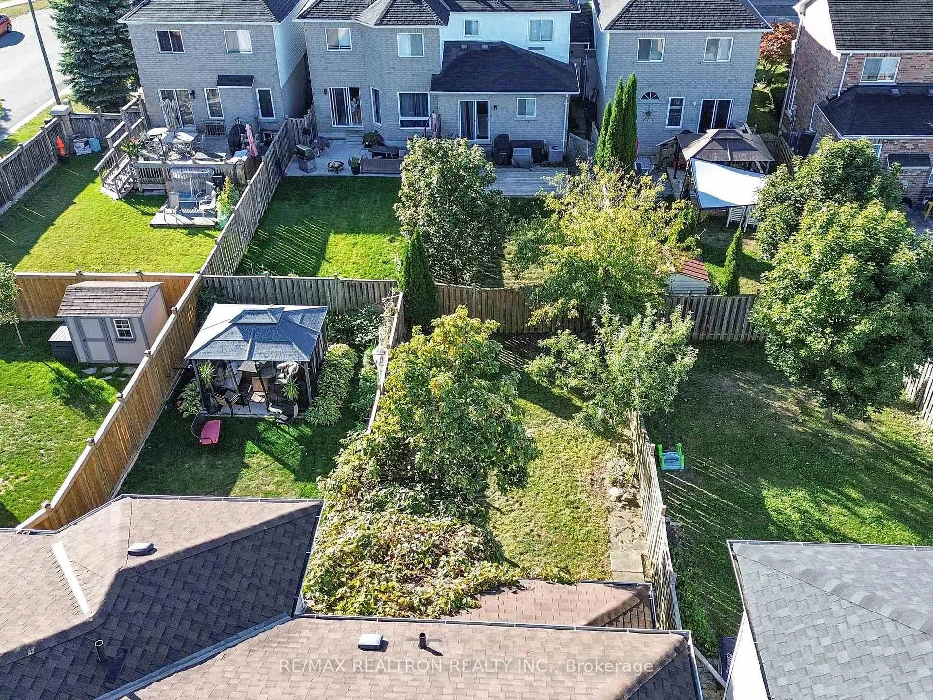 Photo 43 of 47 Joshua Boulevard, Whitby, Brooklin — HOMEH