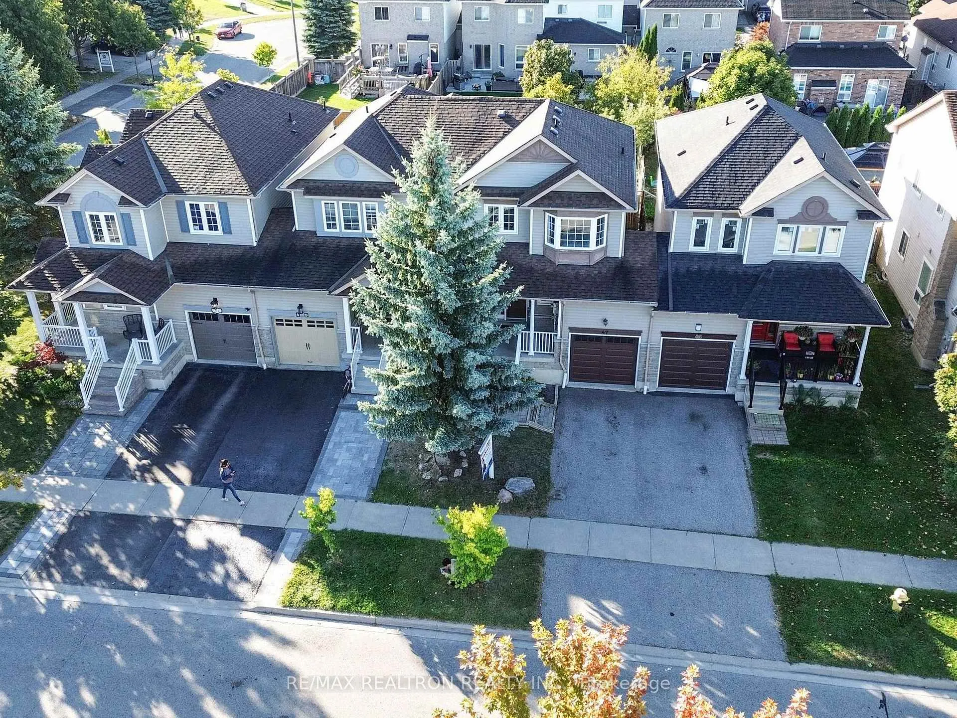 Photo 44 of 47 Joshua Boulevard, Whitby, Brooklin — HOMEH