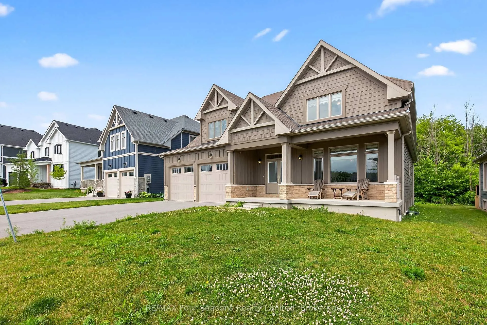Photo 2 of 116 Springside Crescent, Blue Mountains — HOMEH