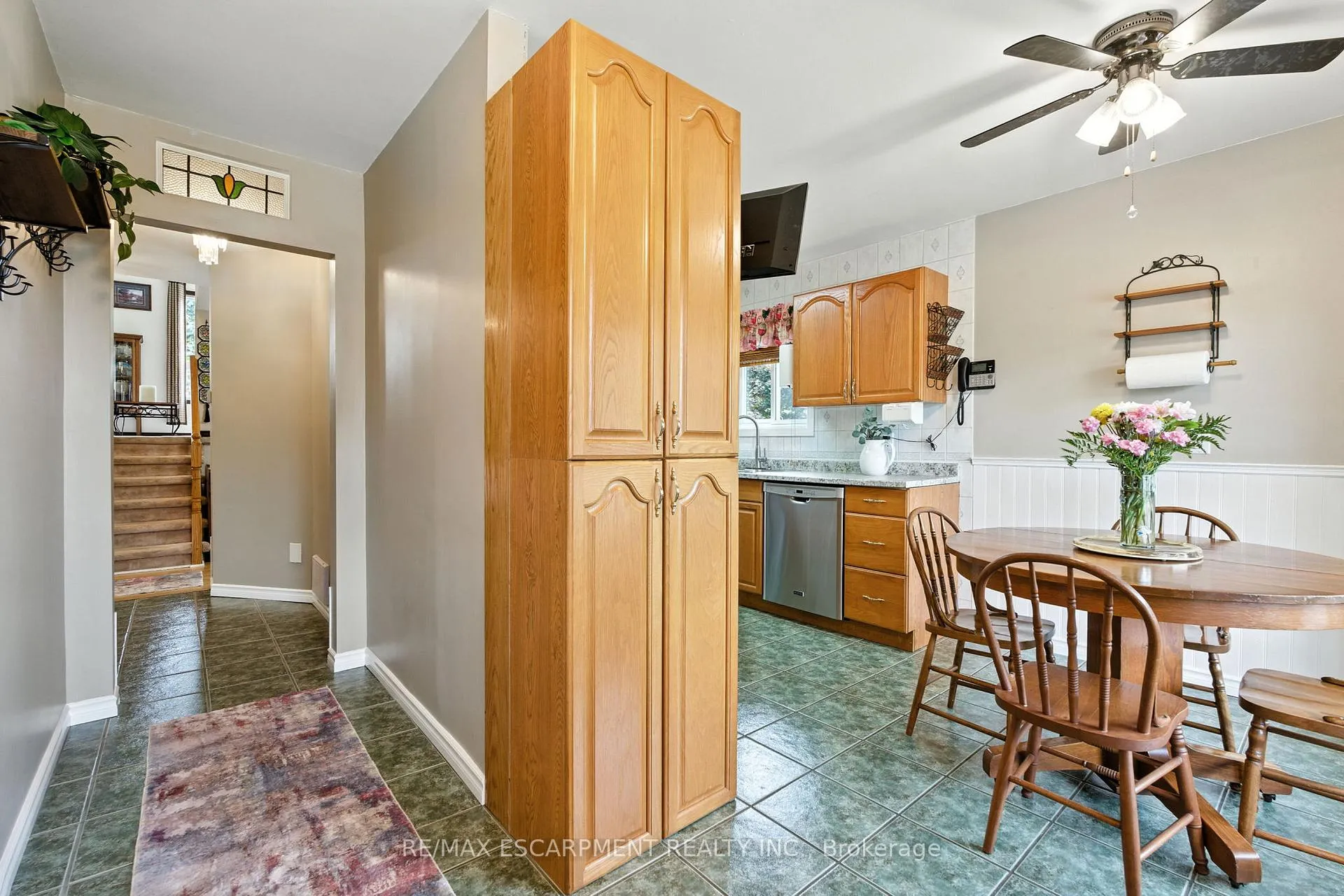 Photo 5 of 2194 Silverbirch Court, Burlington, Headon — HOMEH