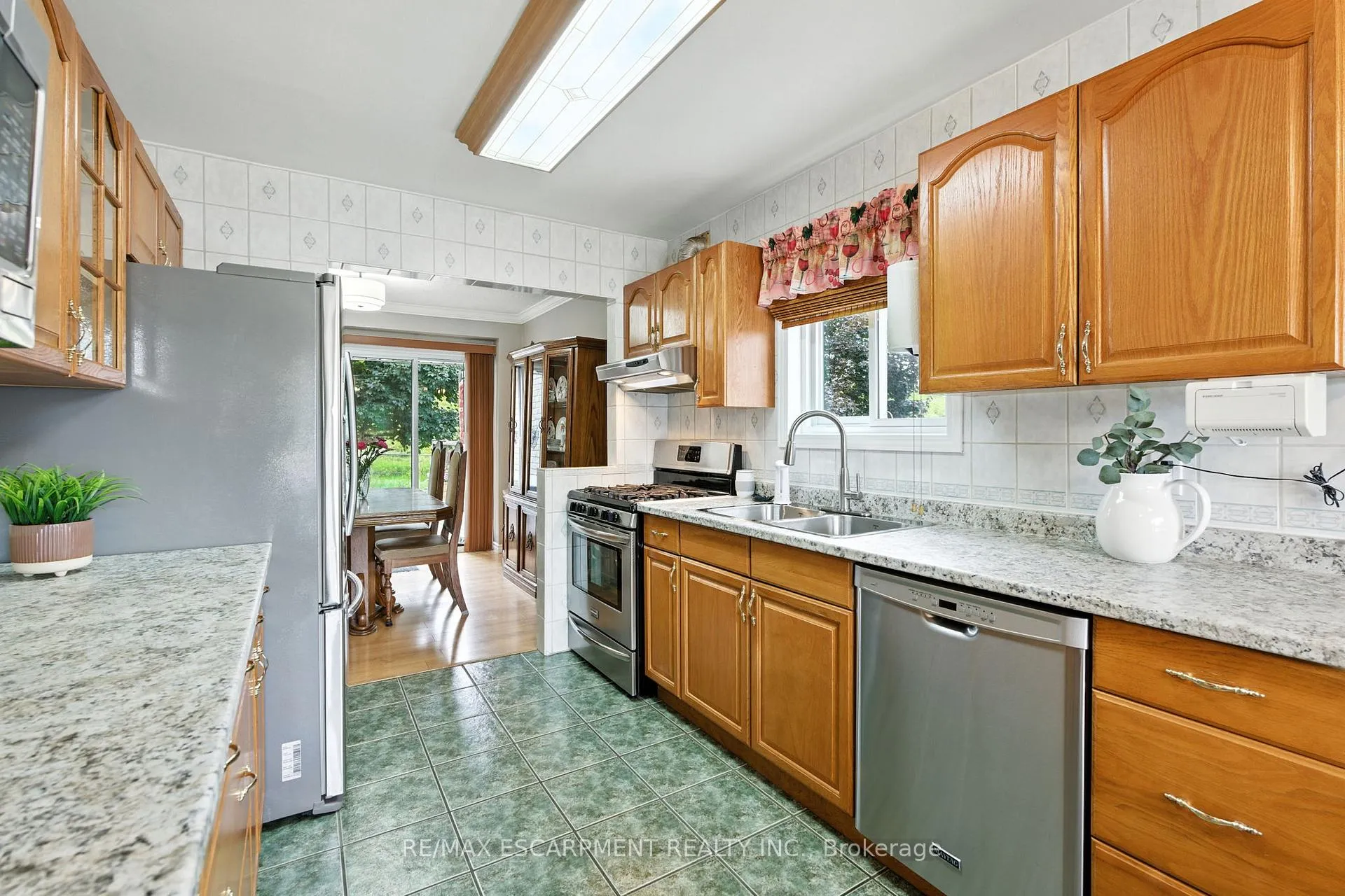 Photo 7 of 2194 Silverbirch Court, Burlington, Headon — HOMEH