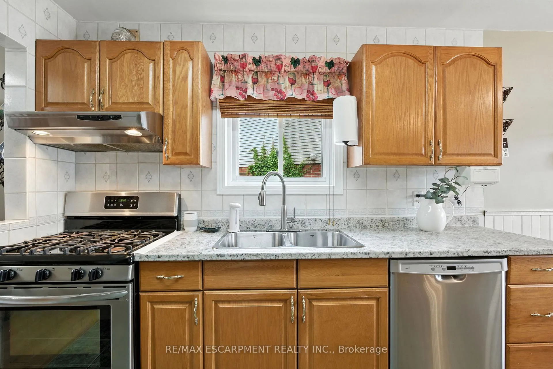 Photo 8 of 2194 Silverbirch Court, Burlington, Headon — HOMEH