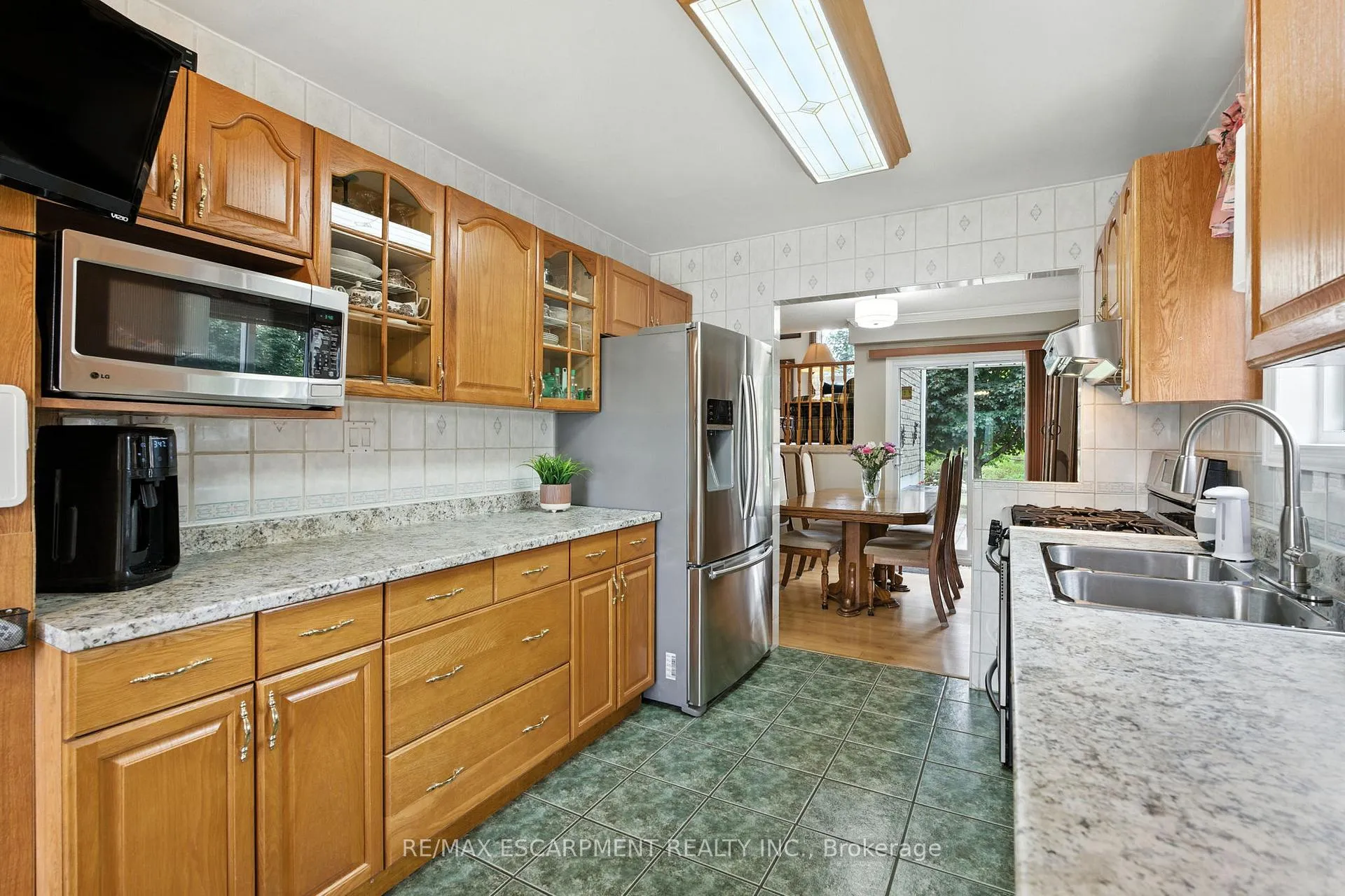 Photo 9 of 2194 Silverbirch Court, Burlington, Headon — HOMEH