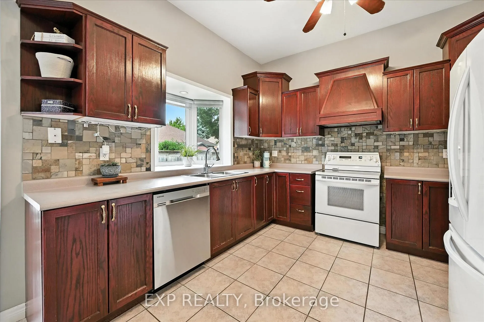 Photo 8 of 30 Baker Road S, Grimsby, Grimsby East — HOMEH