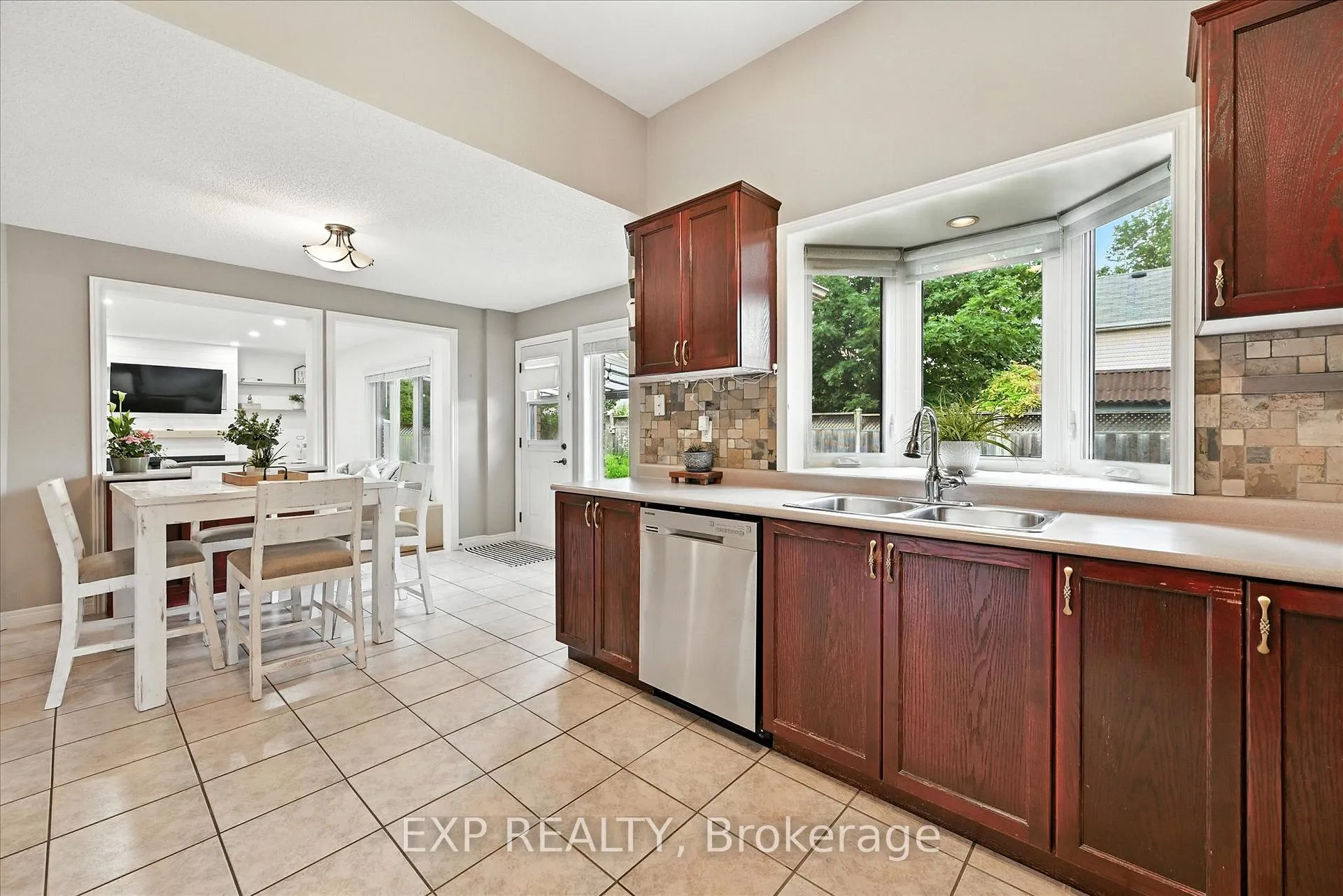 Photo 10 of 30 Baker Road S, Grimsby, Grimsby East — HOMEH
