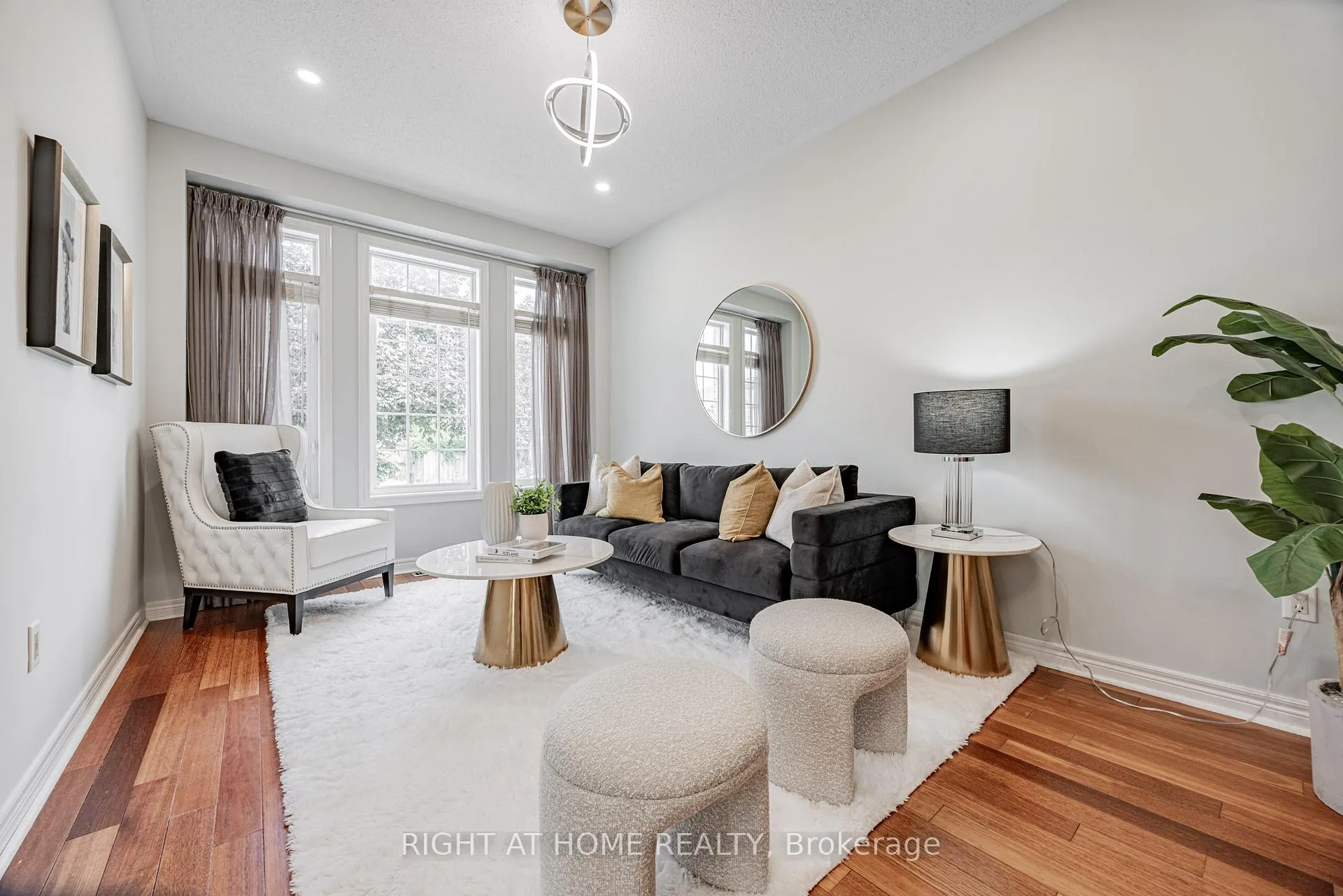 Photo 2 of 122 Annina Crescent, Markham, Village Green-South Unionville — HOMEH