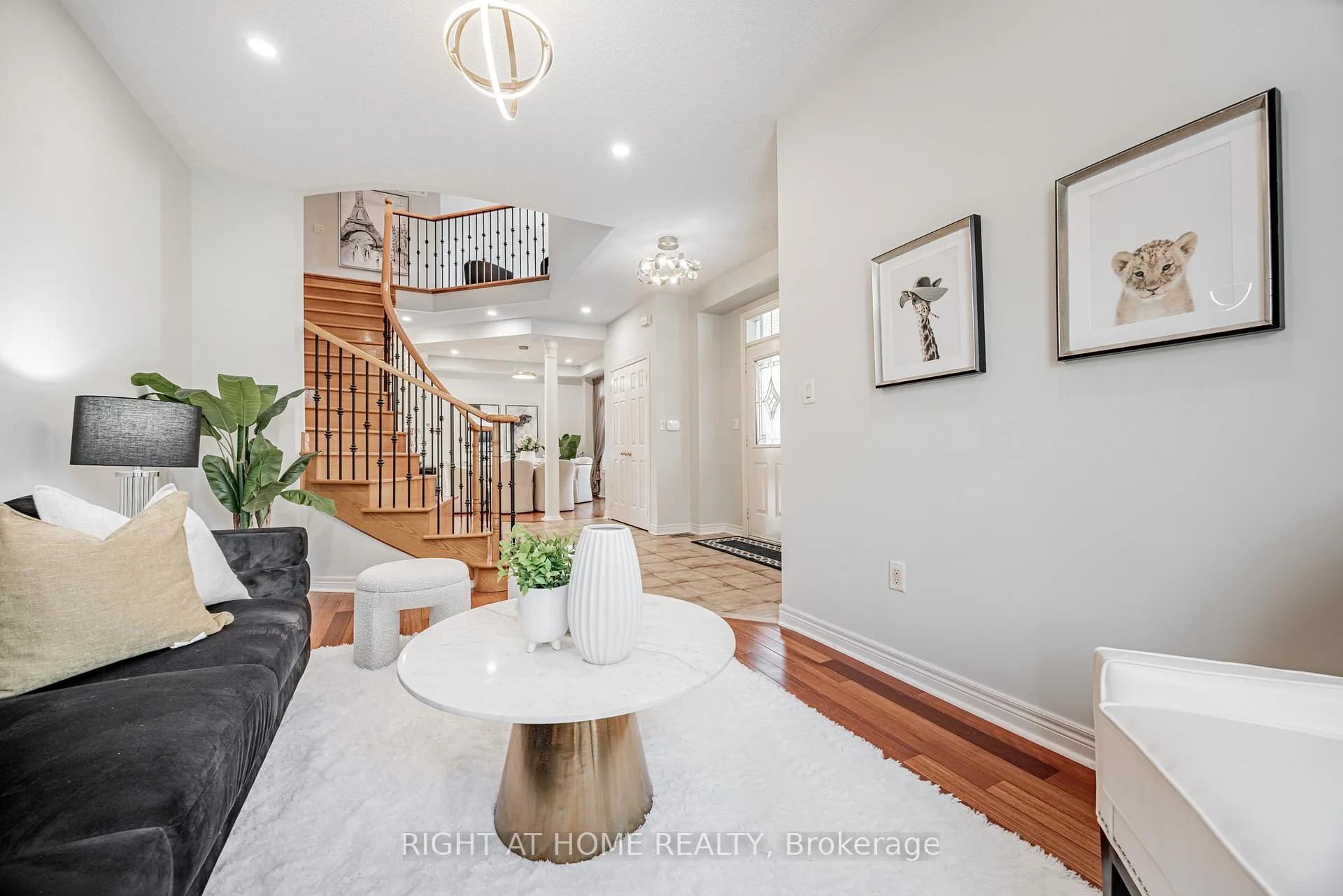 Photo 4 of 122 Annina Crescent, Markham, Village Green-South Unionville — HOMEH