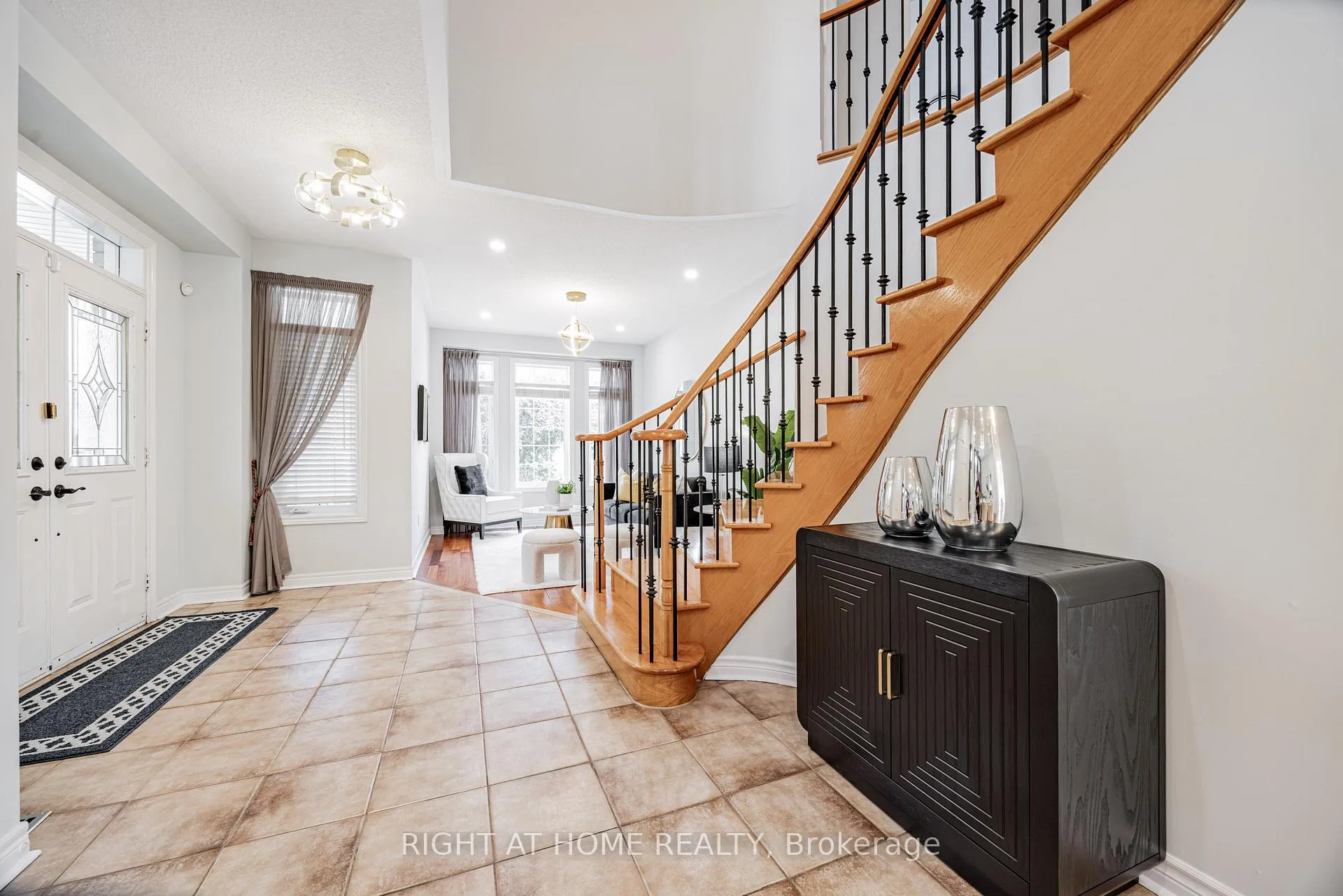 Photo 5 of 122 Annina Crescent, Markham, Village Green-South Unionville — HOMEH