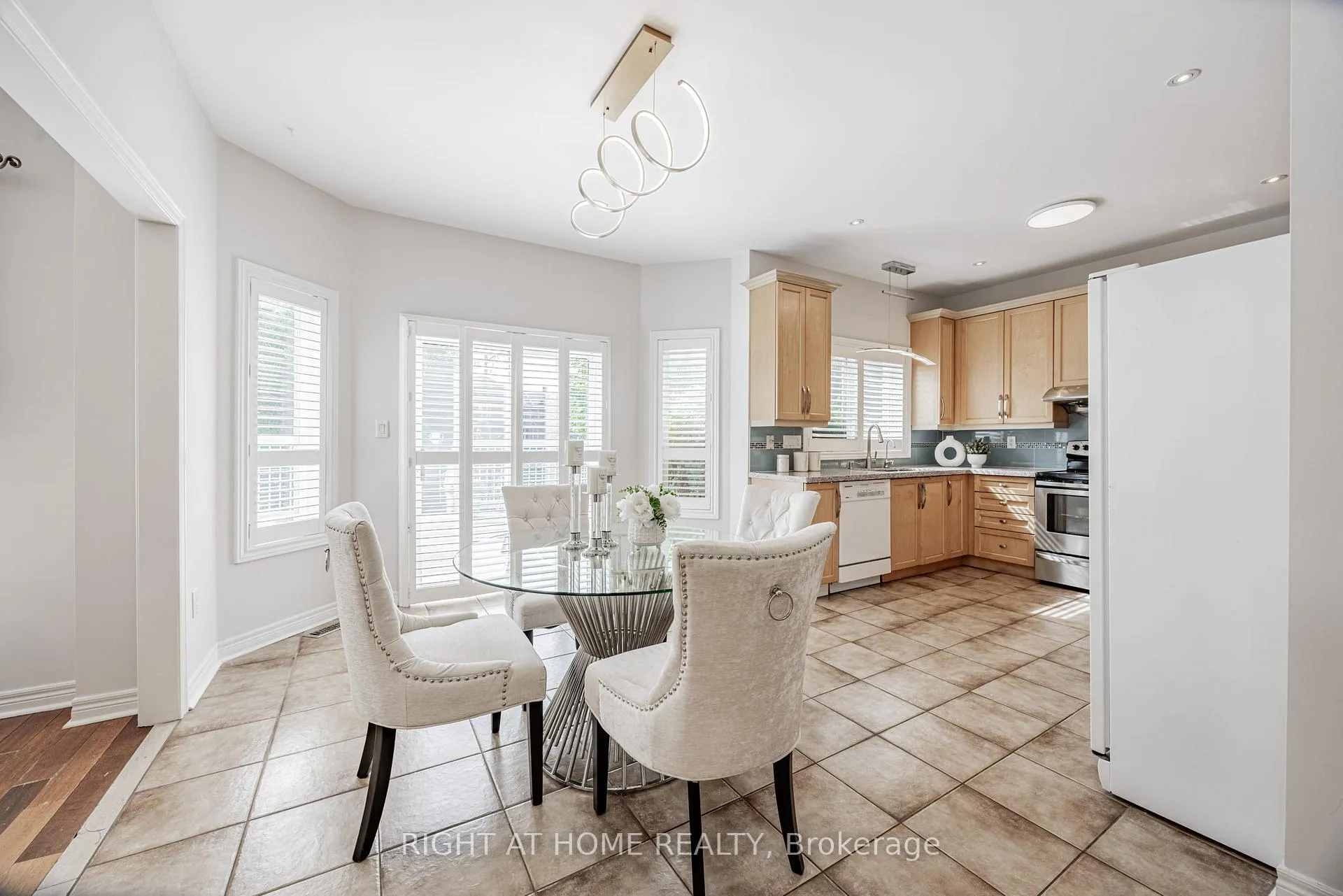 Photo 8 of 122 Annina Crescent, Markham, Village Green-South Unionville — HOMEH
