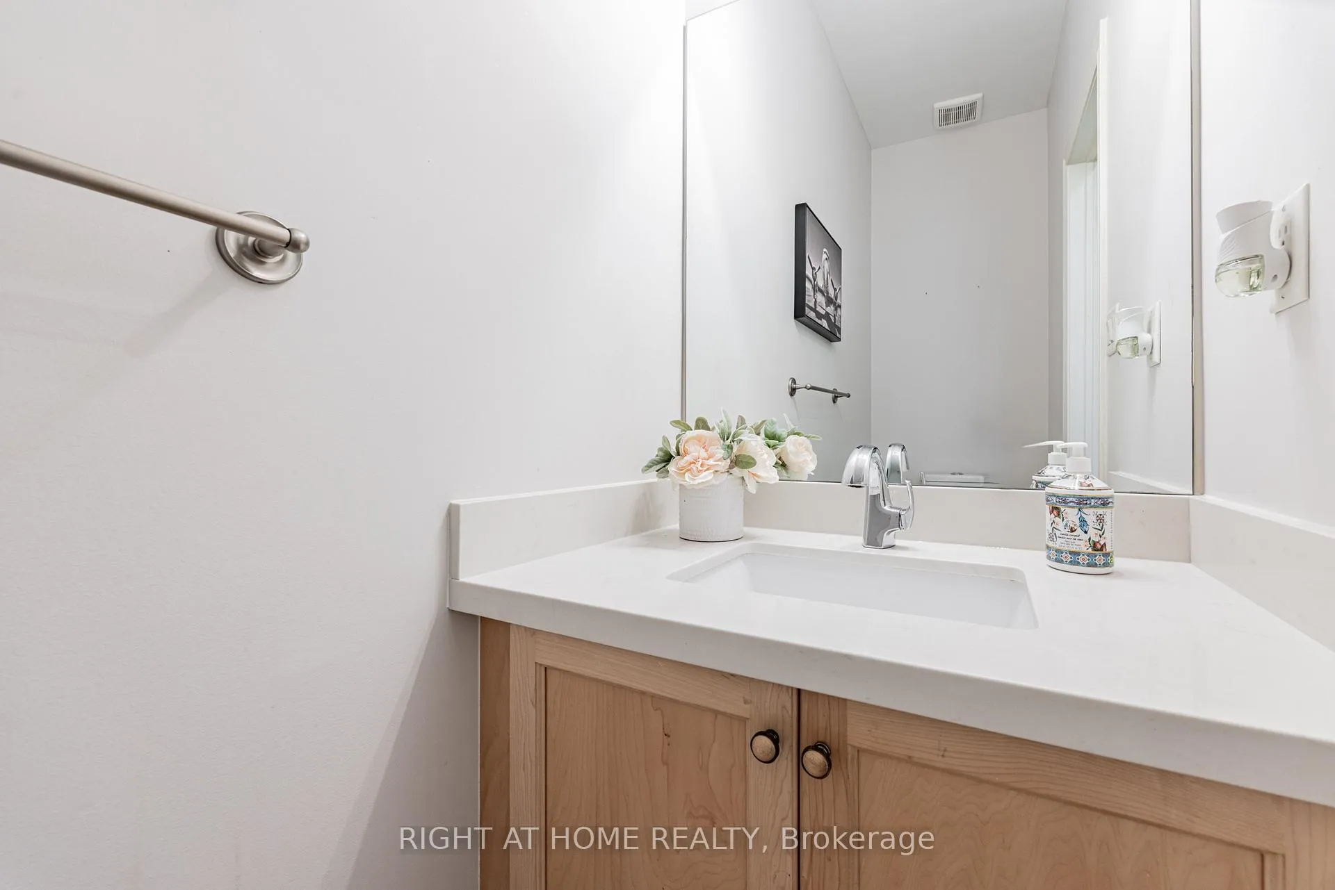 Photo 16 of 122 Annina Crescent, Markham, Village Green-South Unionville — HOMEH