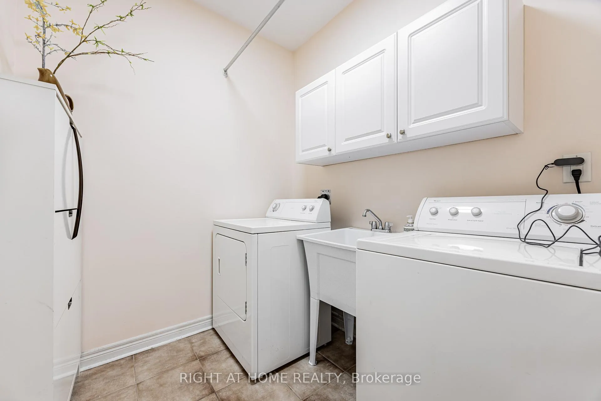 Photo 17 of 122 Annina Crescent, Markham, Village Green-South Unionville — HOMEH