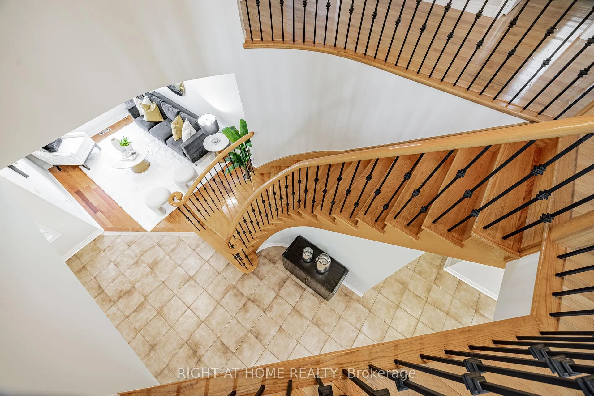 Photo 18 of 122 Annina Crescent, Markham, Village Green-South Unionville — HOMEH