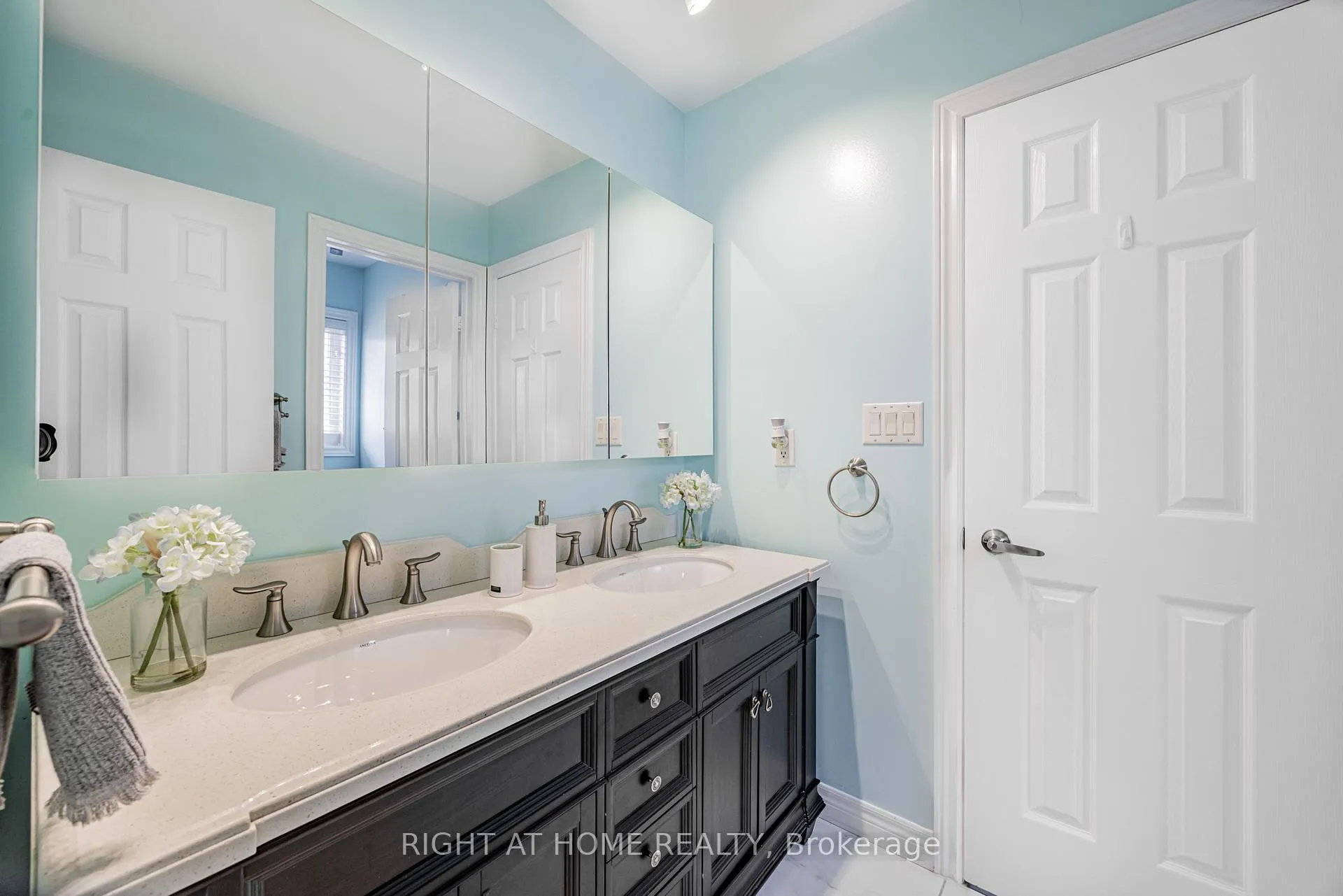 Photo 24 of 122 Annina Crescent, Markham, Village Green-South Unionville — HOMEH