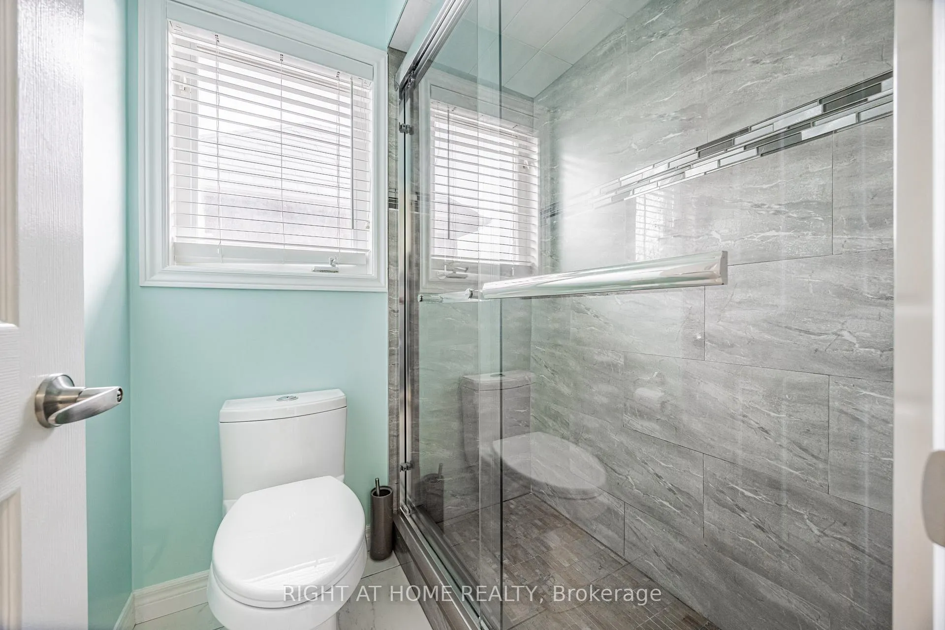 Photo 25 of 122 Annina Crescent, Markham, Village Green-South Unionville — HOMEH