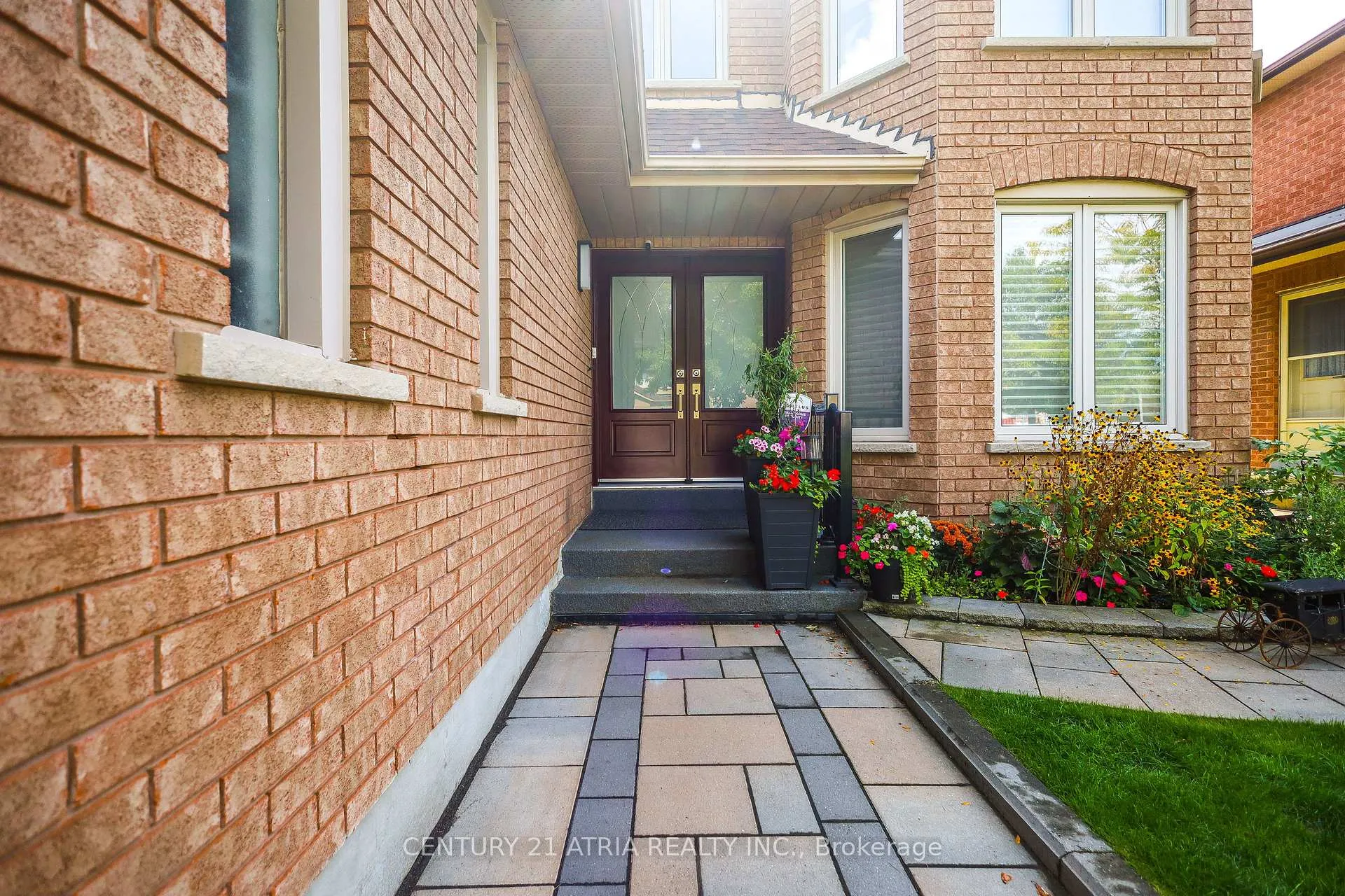 Photo 3 of 36 Dorothy Britton Drive, Markham, Middlefield — HOMEH