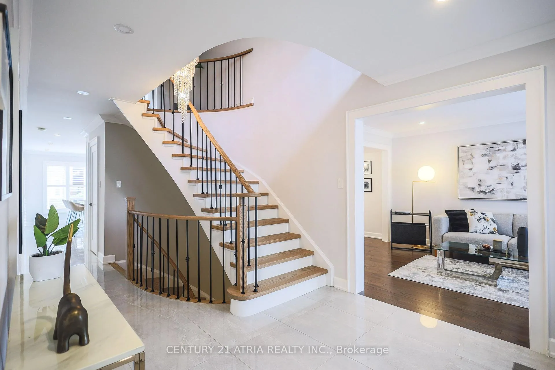 Photo 5 of 36 Dorothy Britton Drive, Markham, Middlefield — HOMEH