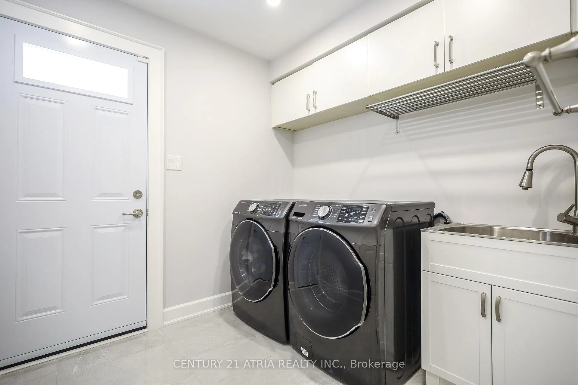 Photo 16 of 36 Dorothy Britton Drive, Markham, Middlefield — HOMEH