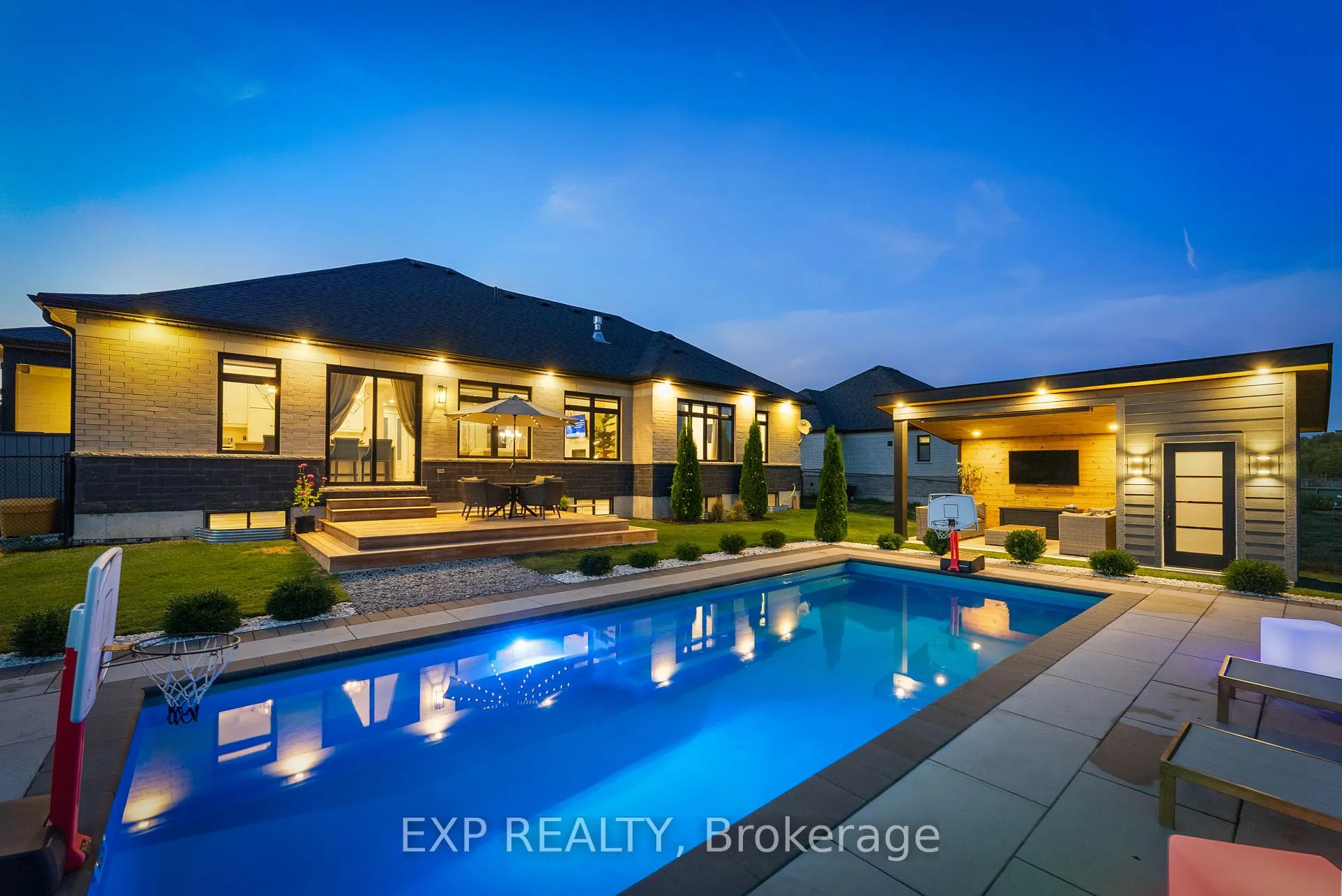 Photo 2 of 63 Charles Tilley Crescent, Clarington, Rural Clarington — HOMEH
