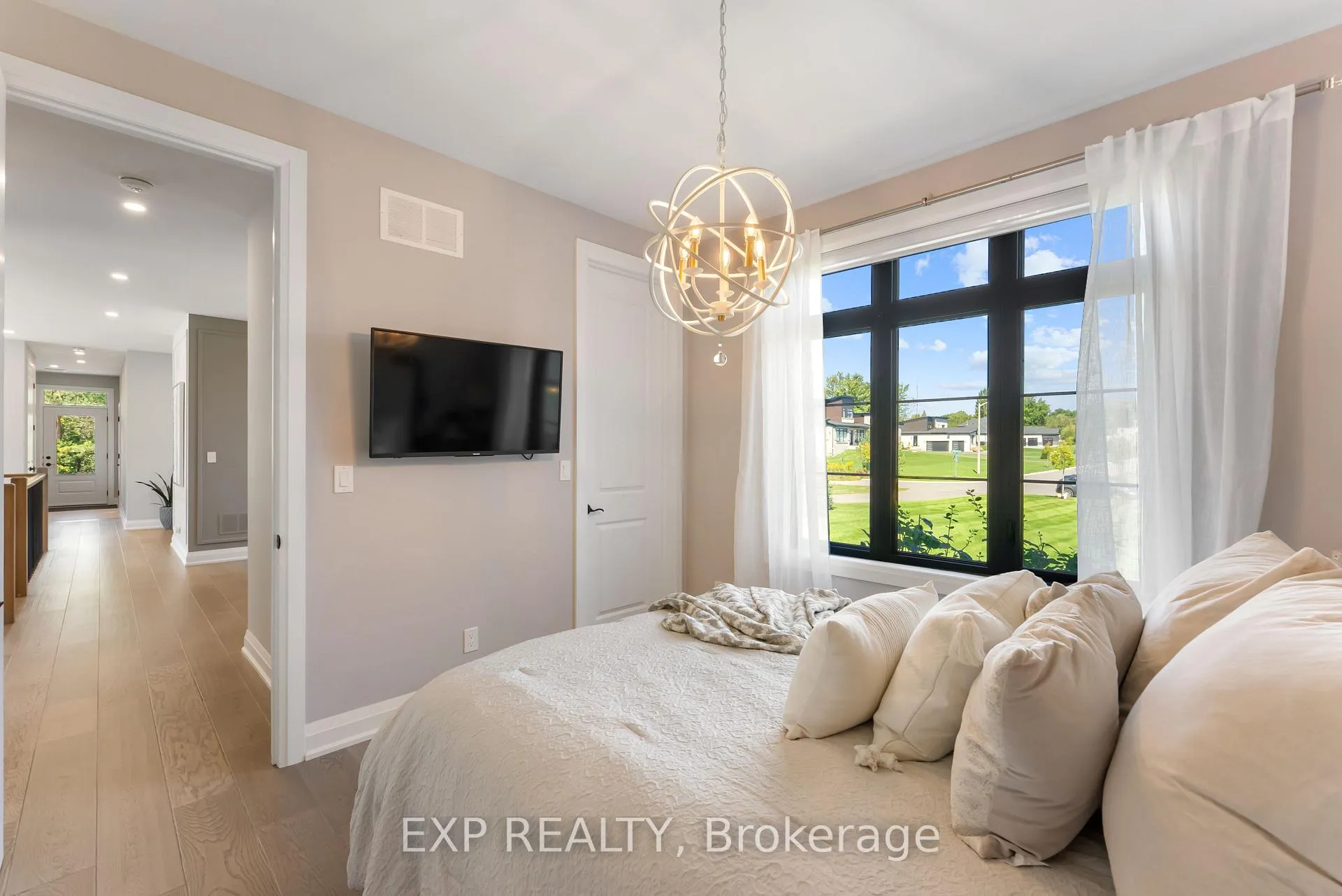 Photo 24 of 63 Charles Tilley Crescent, Clarington, Rural Clarington — HOMEH