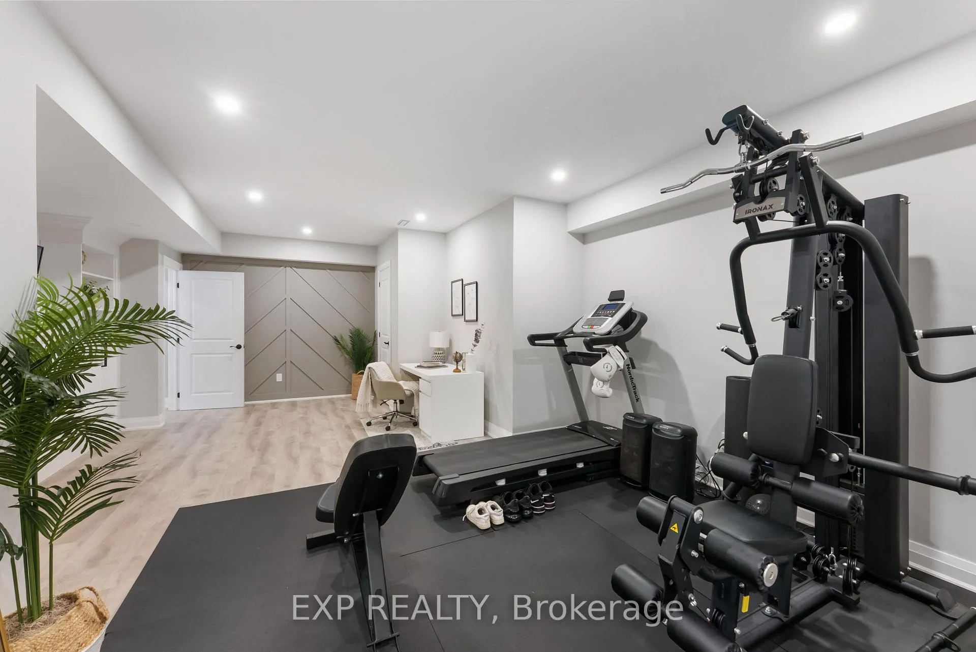 Photo 36 of 63 Charles Tilley Crescent, Clarington, Rural Clarington — HOMEH