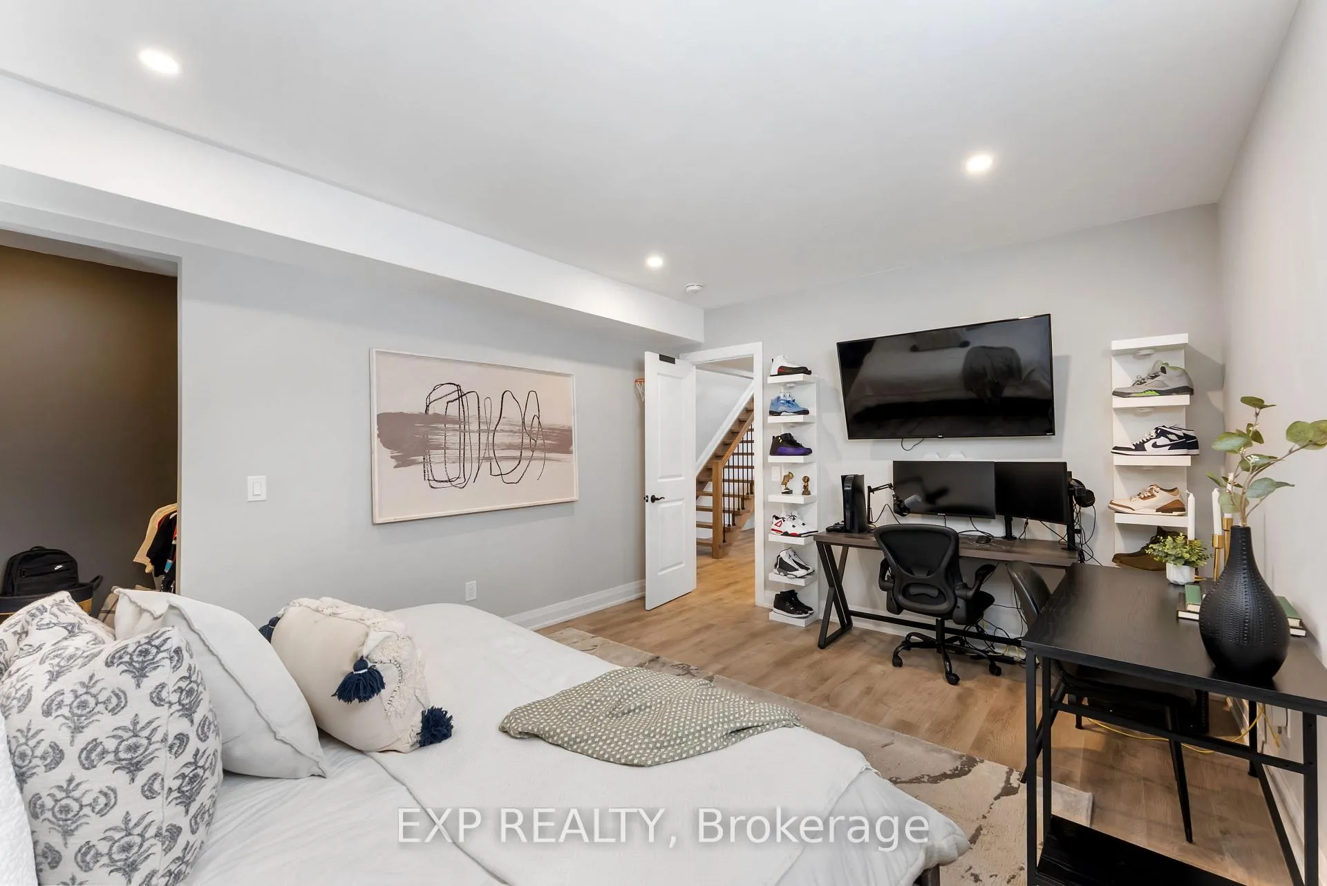 Photo 42 of 63 Charles Tilley Crescent, Clarington, Rural Clarington — HOMEH
