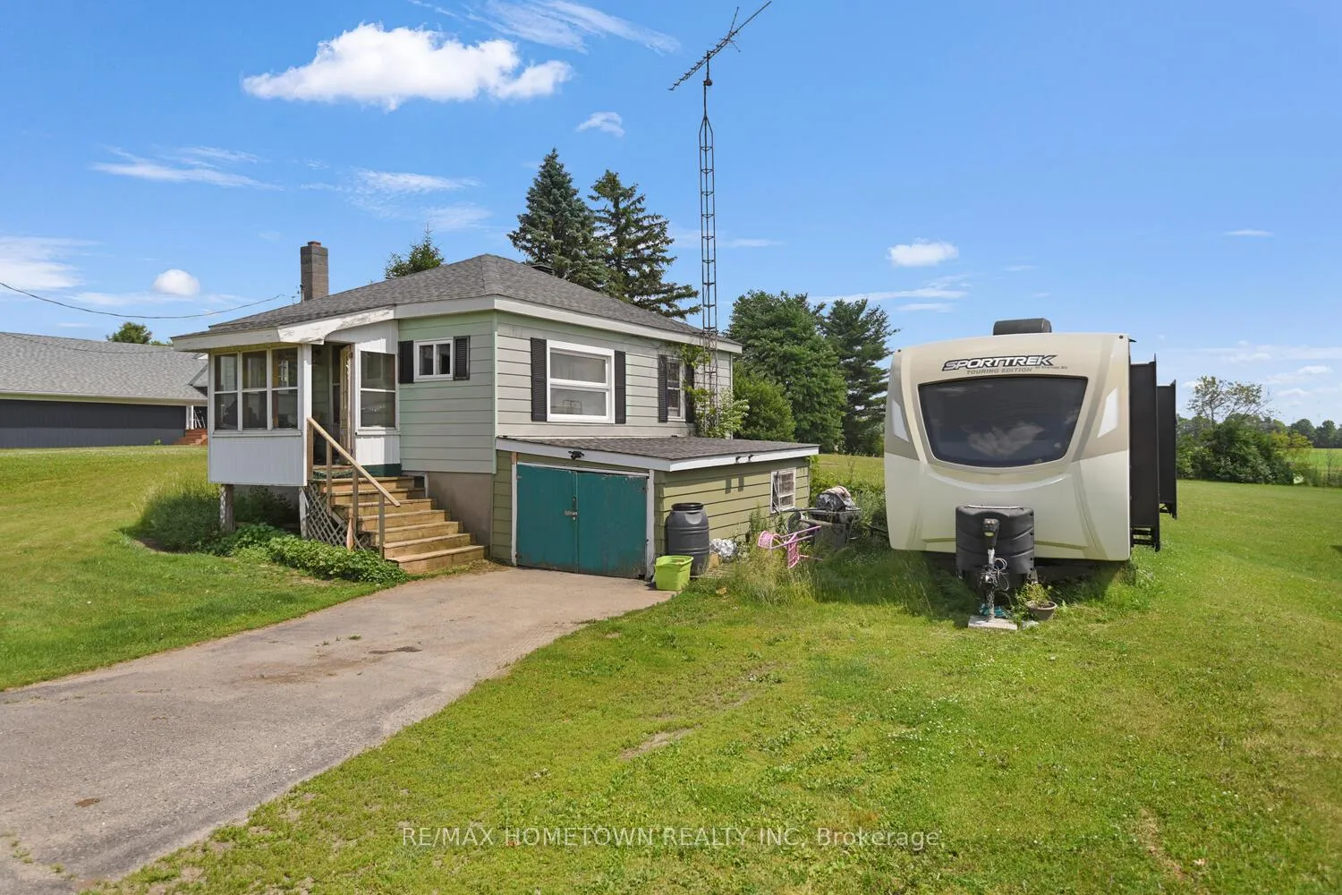 Photo 3 of 357 County Road 8, Rideau Lakes, Rideau Lakes (South Crosby) Twp — HOMEH