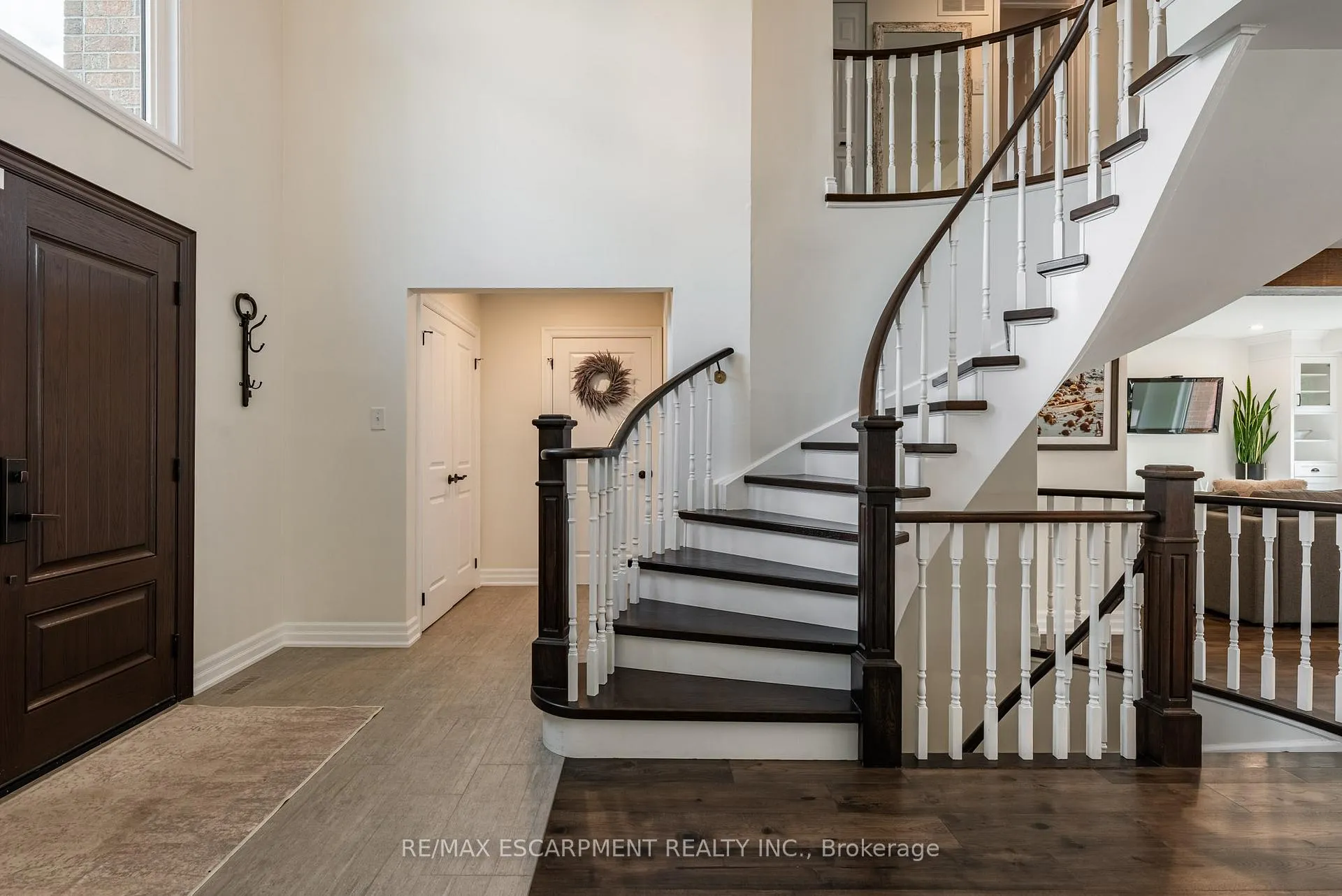 Photo 4 of 2130 Winding Way, Burlington, Headon — HOMEH