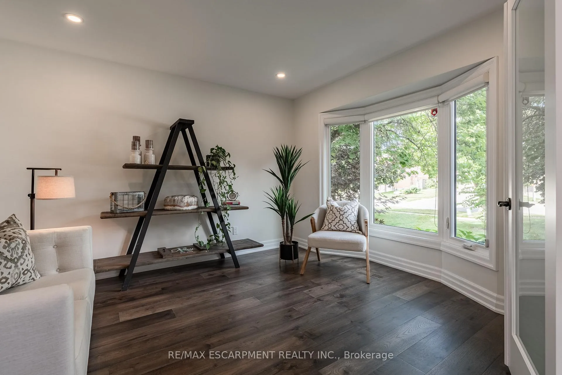 Photo 8 of 2130 Winding Way, Burlington, Headon — HOMEH