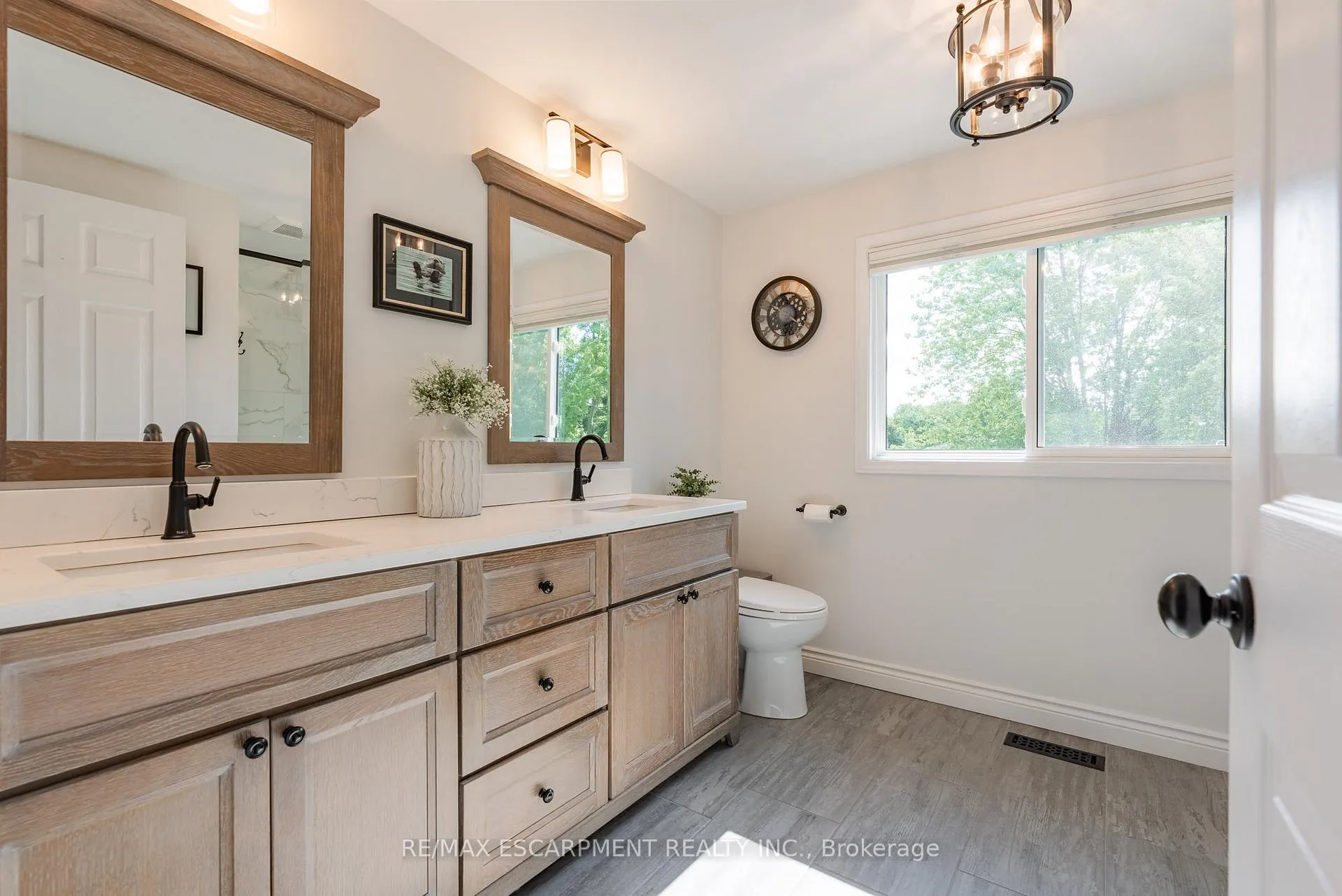 Photo 23 of 2130 Winding Way, Burlington, Headon — HOMEH