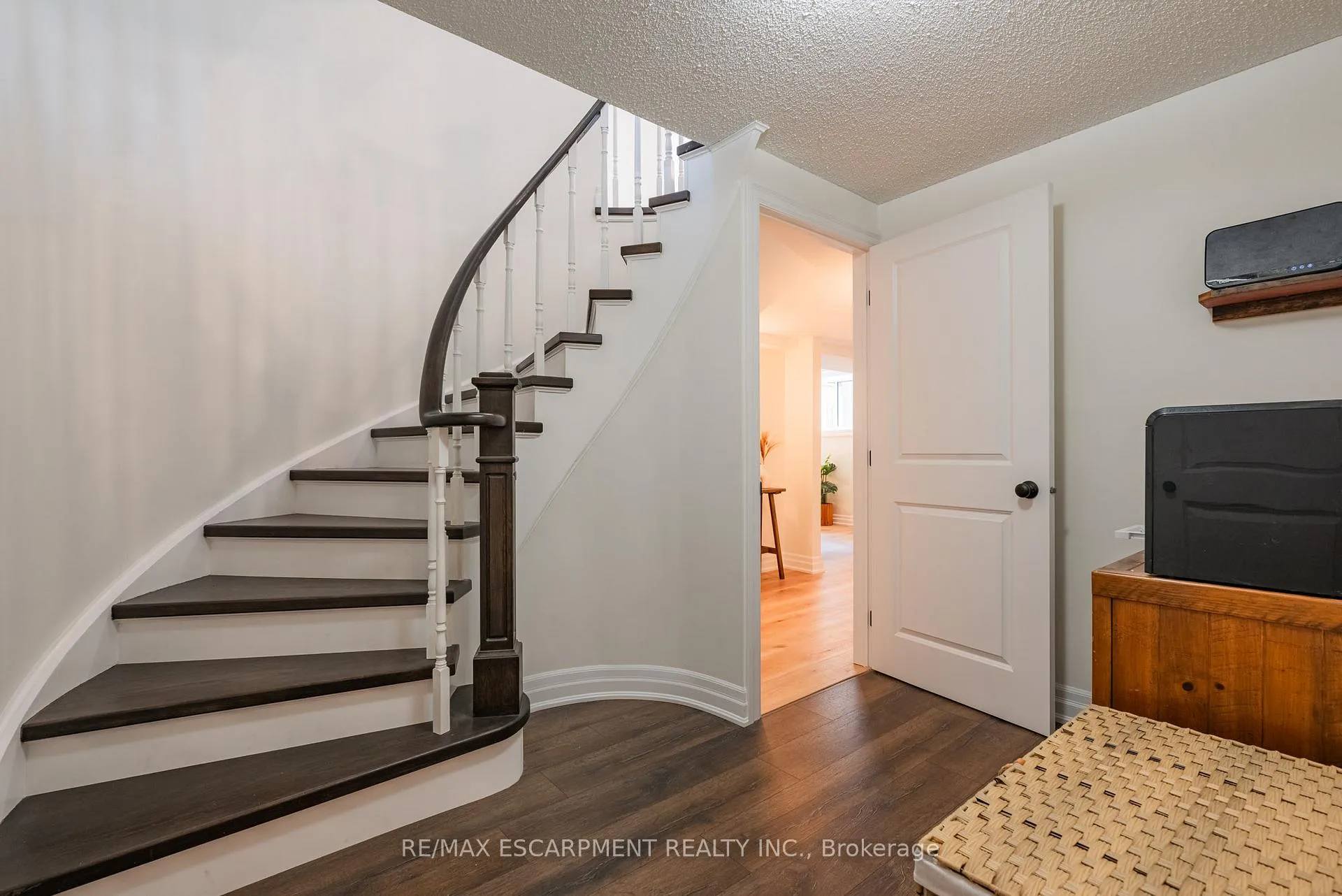 Photo 28 of 2130 Winding Way, Burlington, Headon — HOMEH